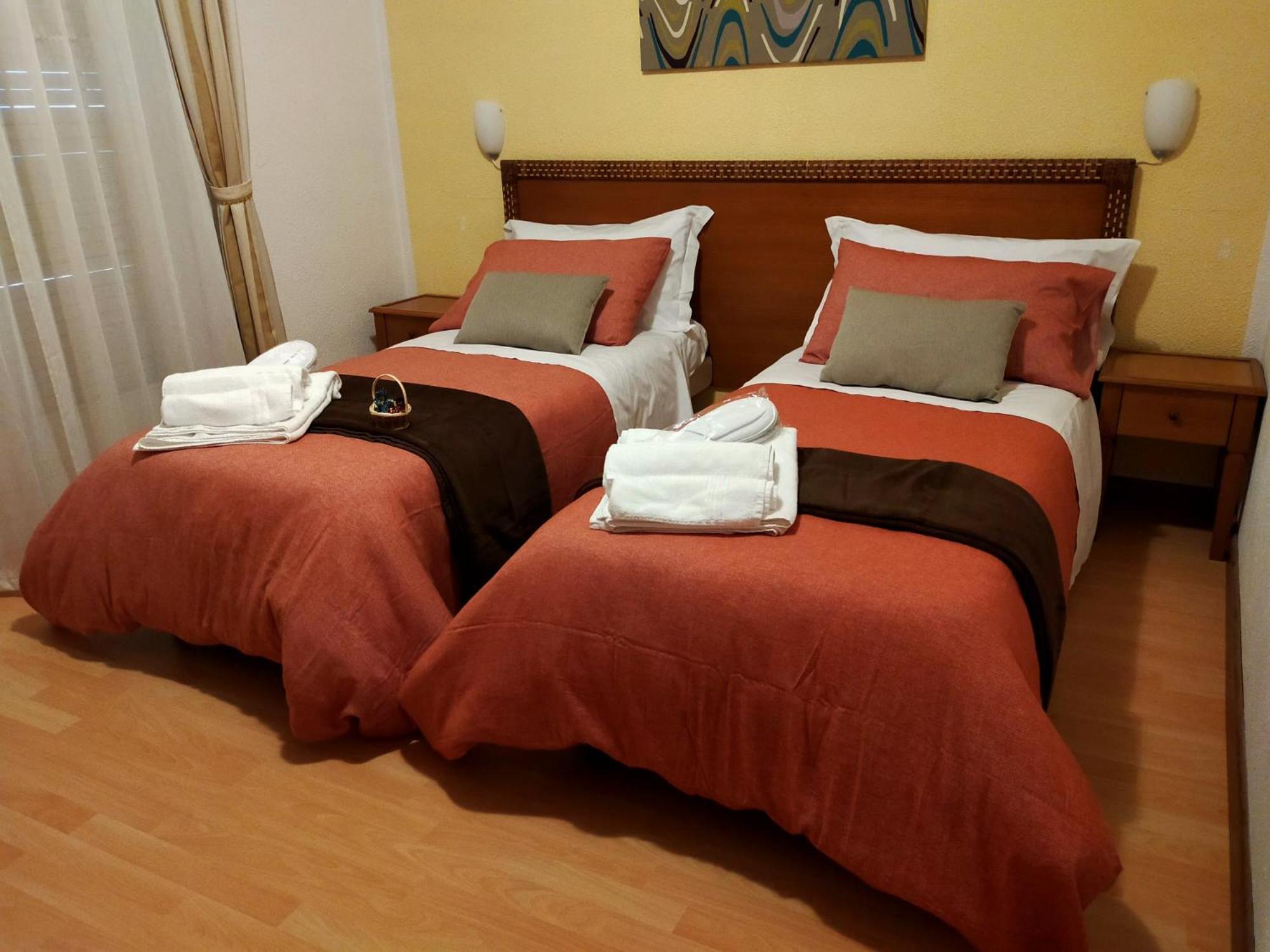 Twin Room With Private Bathroom photo 2