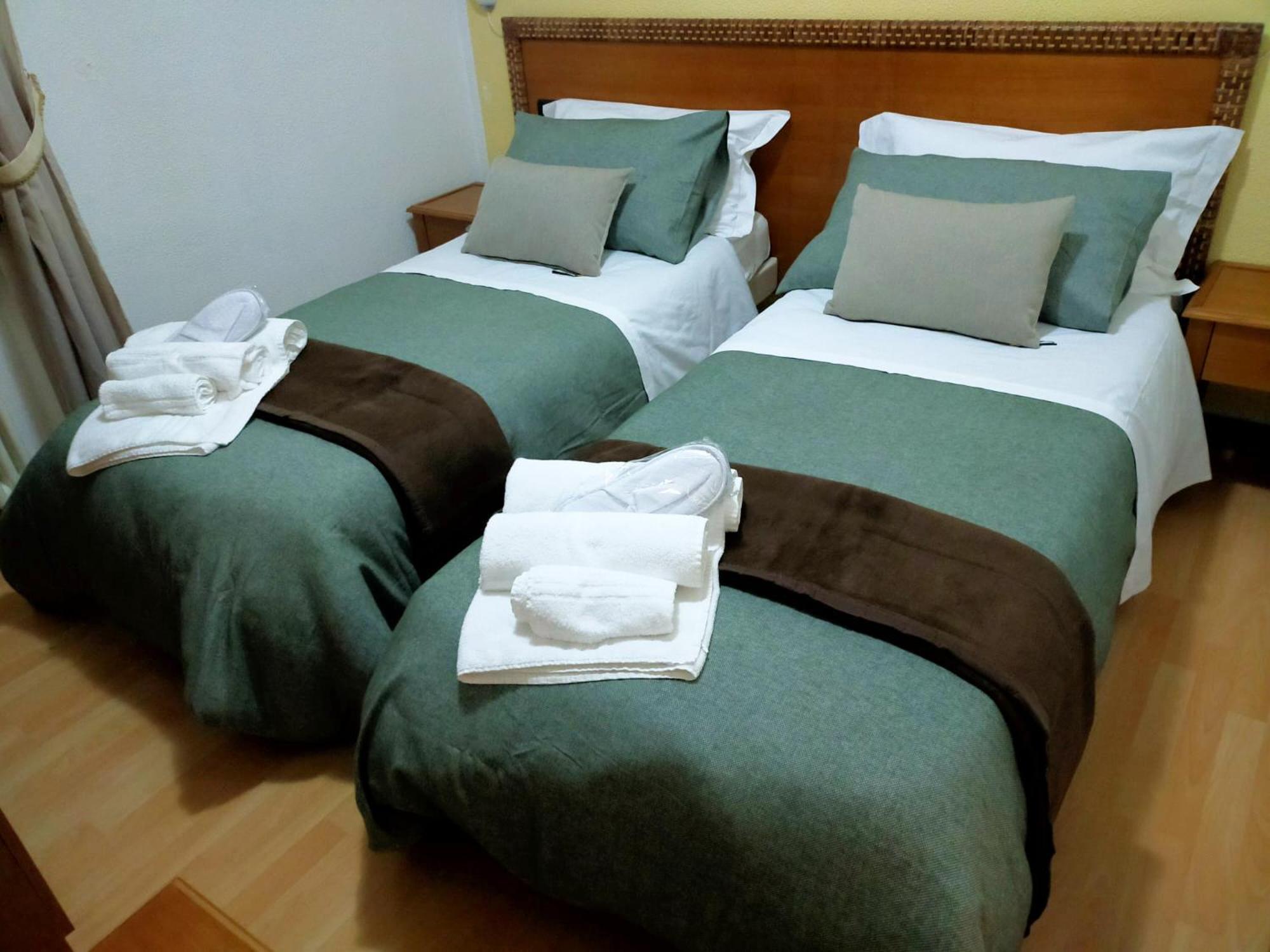 Twin Room With Private Bathroom photo 1