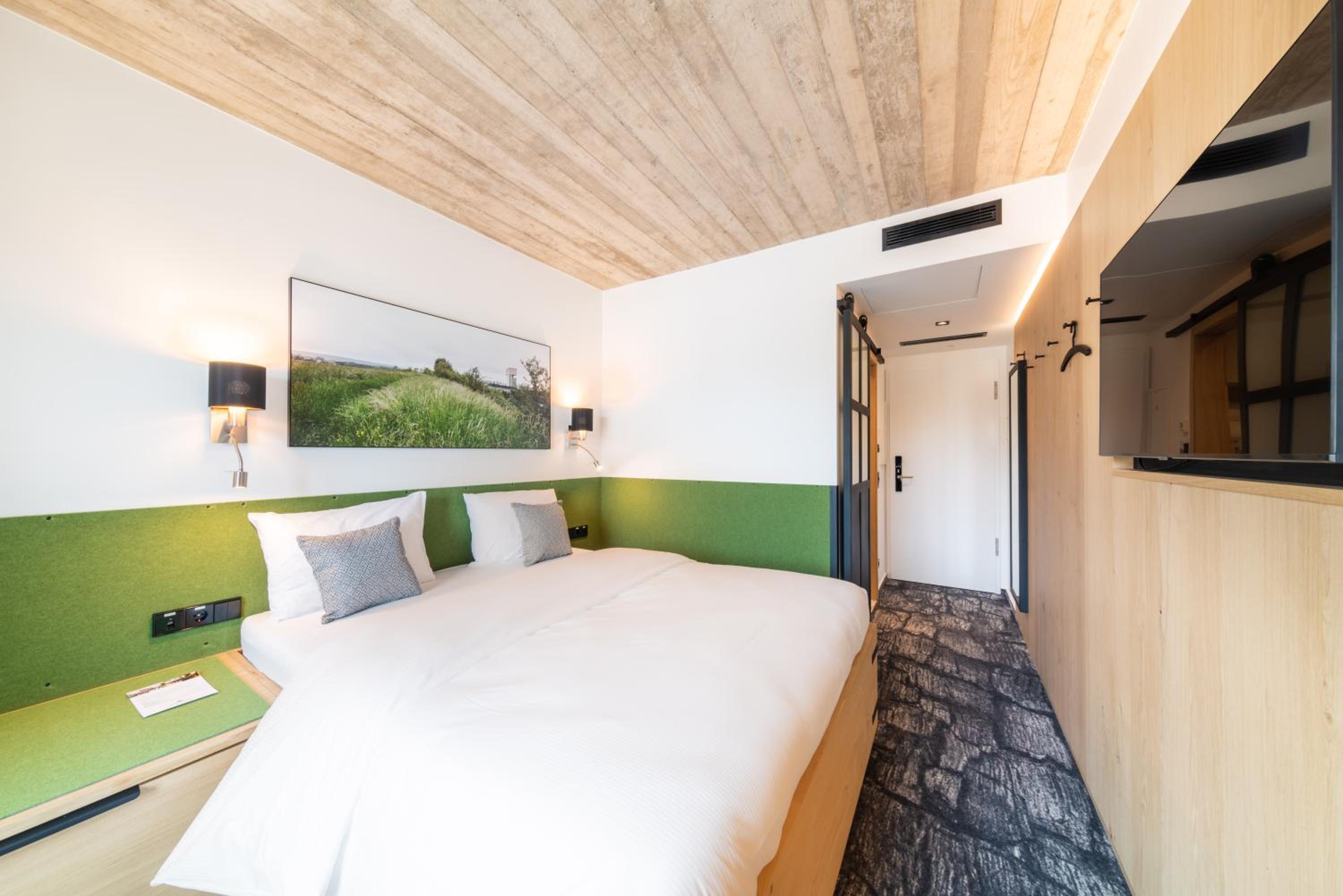 Comfort Room - Photo 1