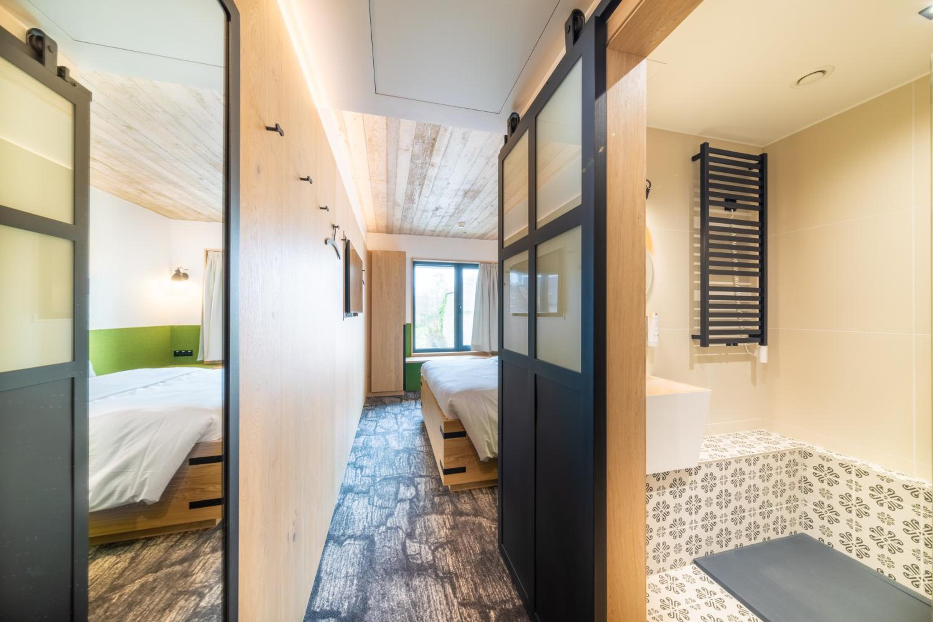 Comfort Room - Photo 2