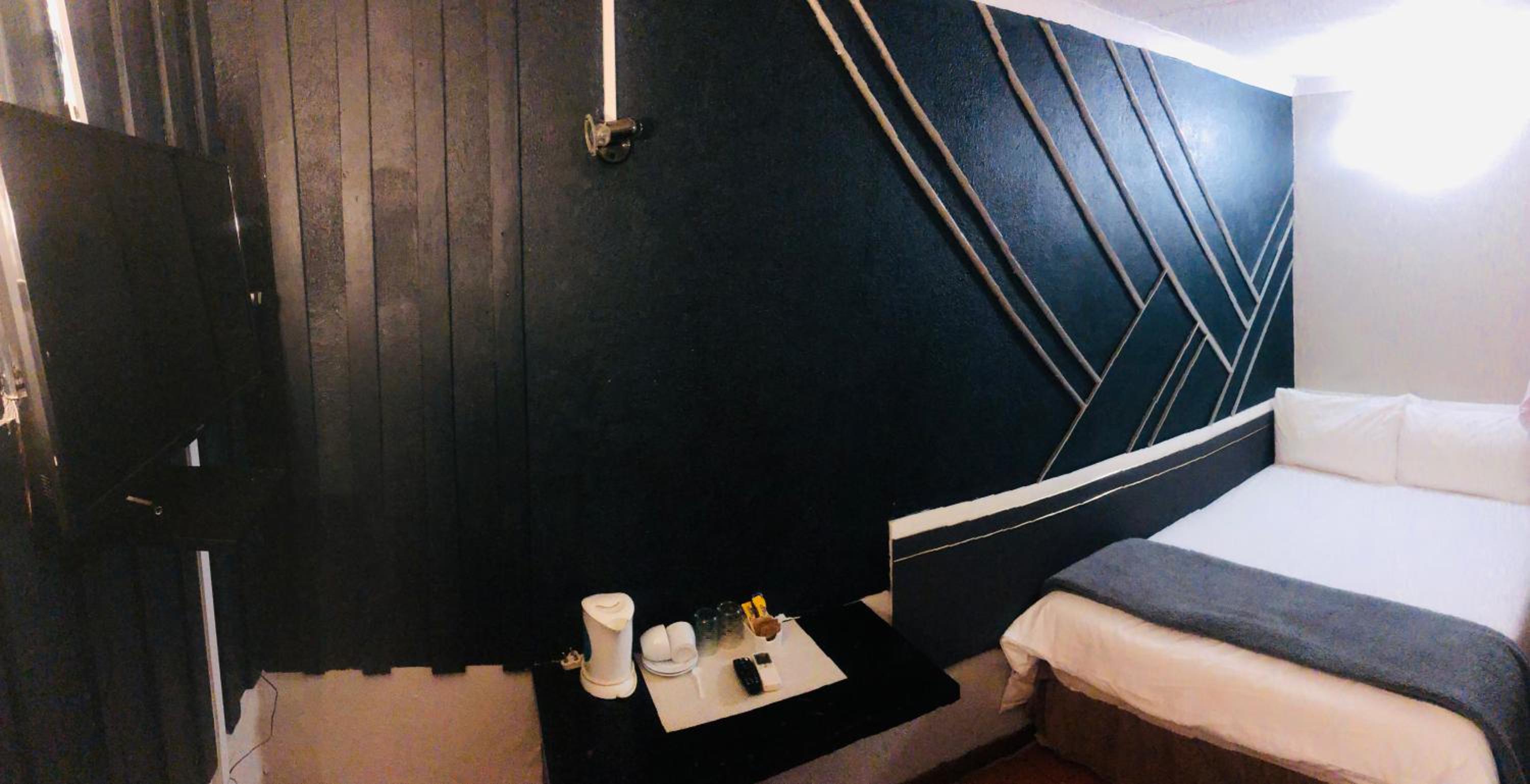 Single Room with Bathroom photo 1