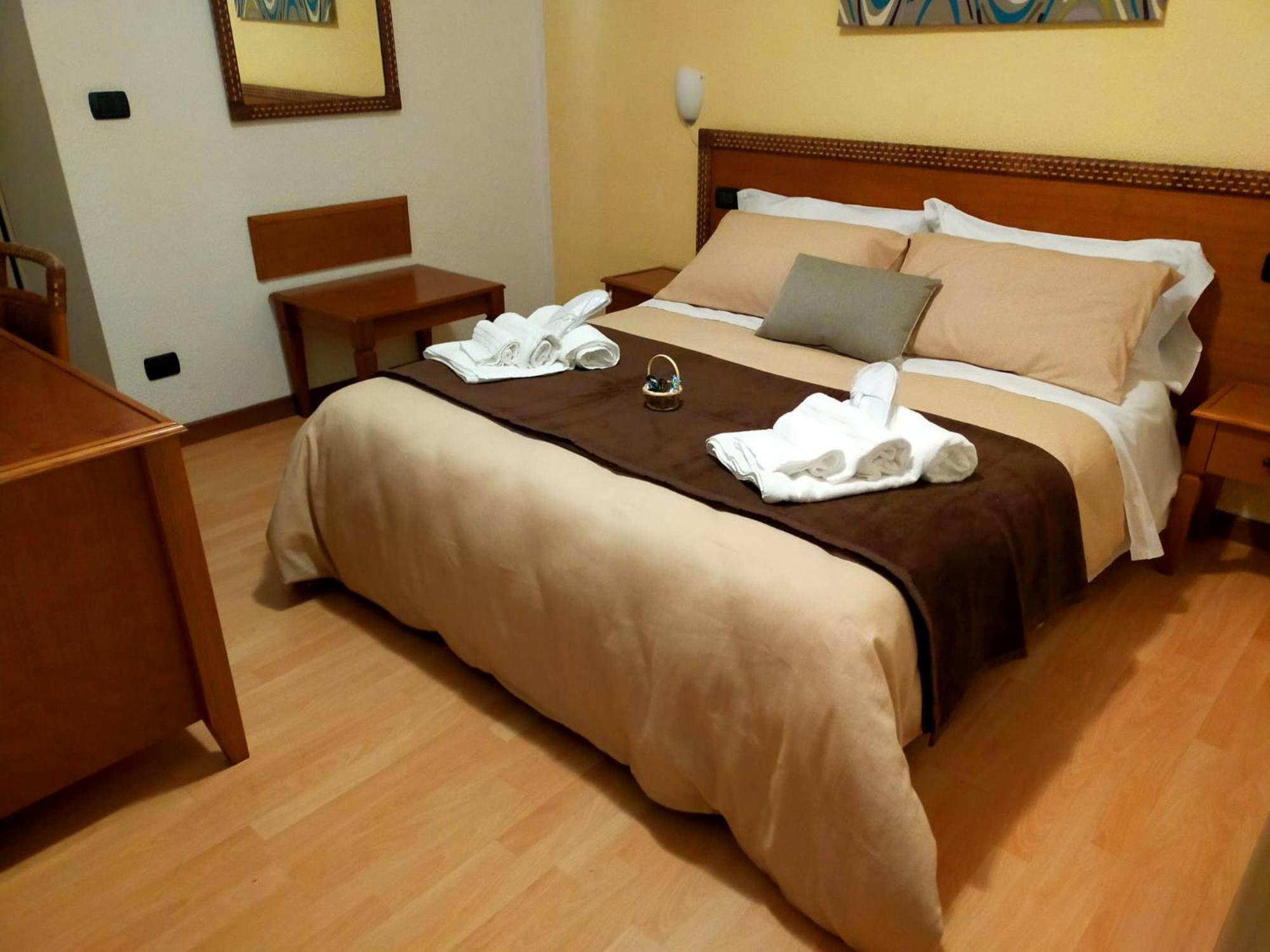Double Room With Private Bathroom photo 3