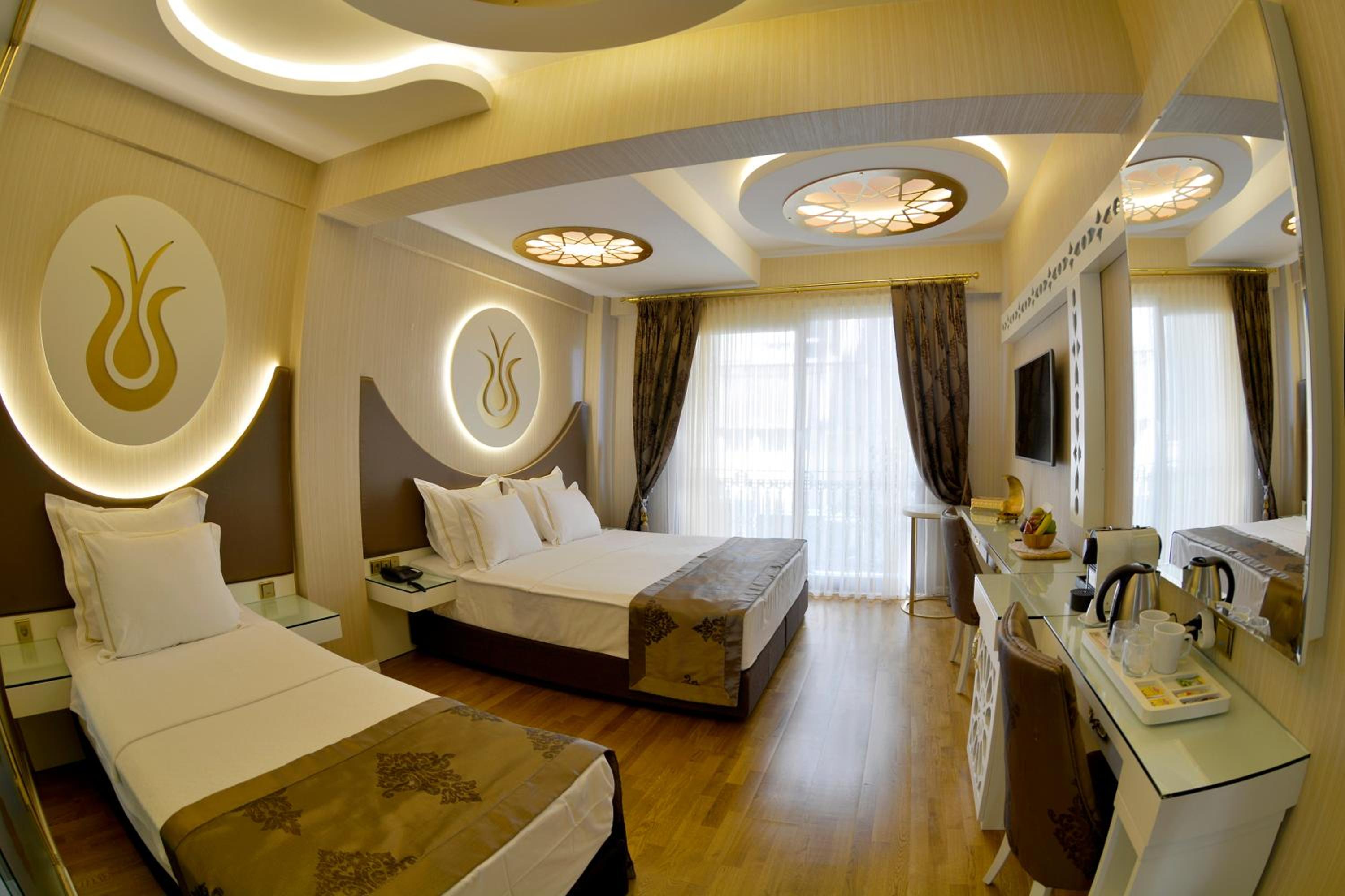 Superior Triple Room photo 3