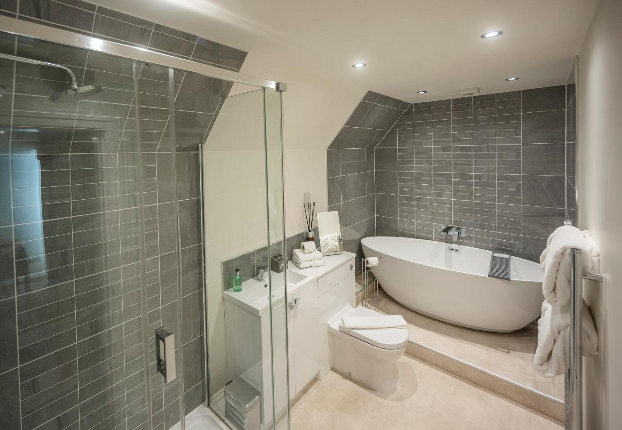Twin Room with Private Bathroom - Photo 3