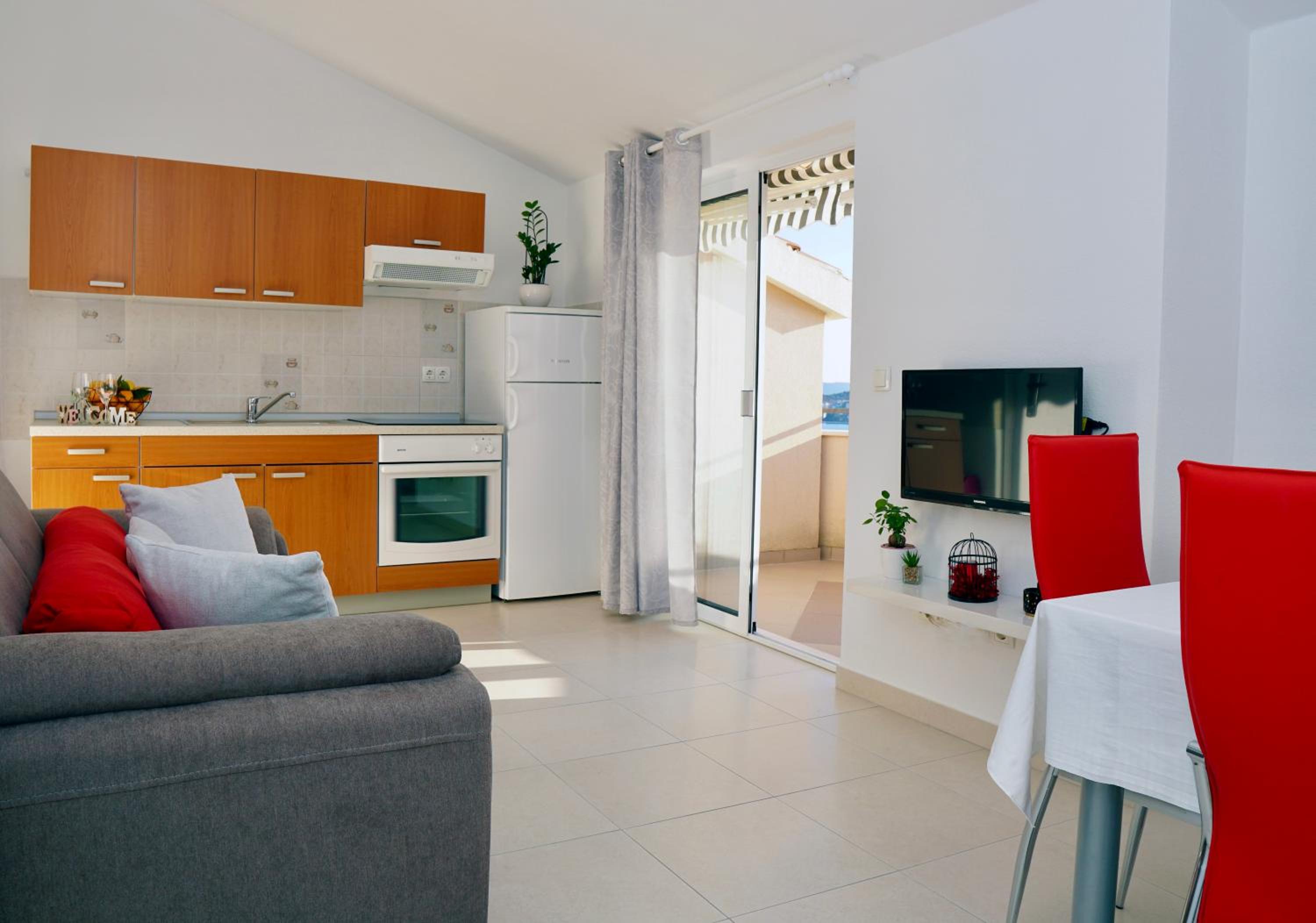 One-Bedroom Apartment with Balcony and Sea View (2 Adults) photo 3