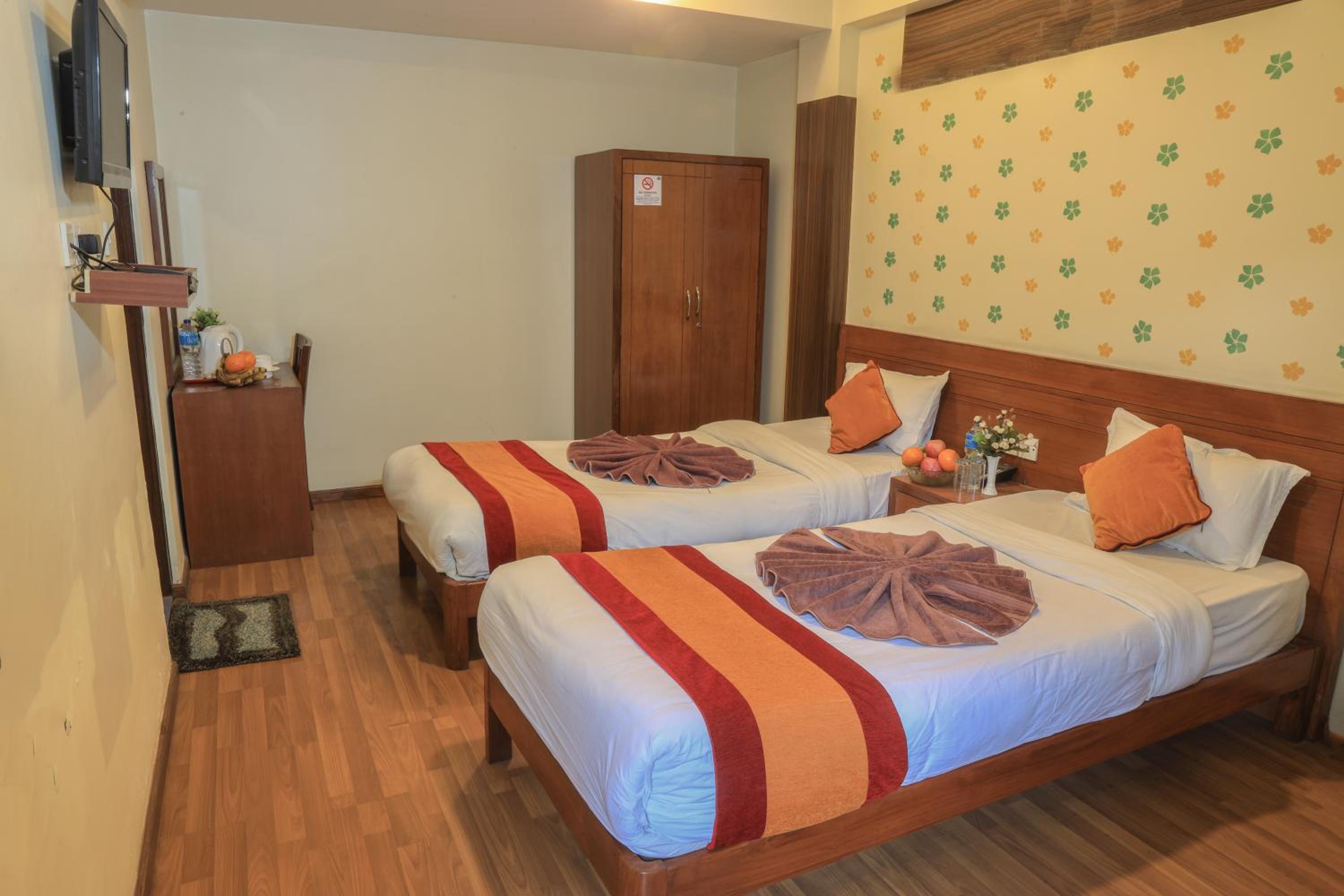 Double Room with Private Bathroom - Photo 24