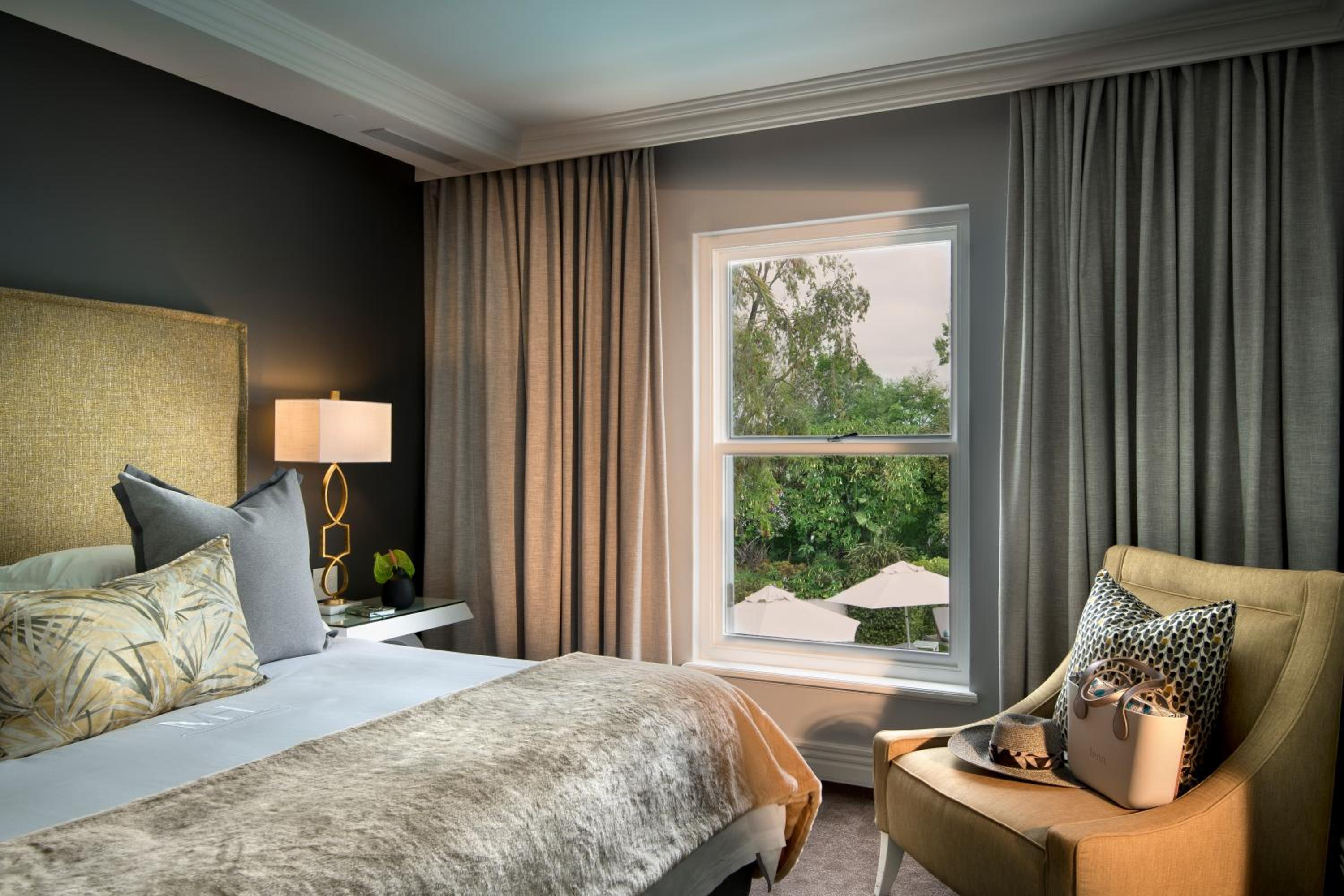 Superior King Suite photo 2