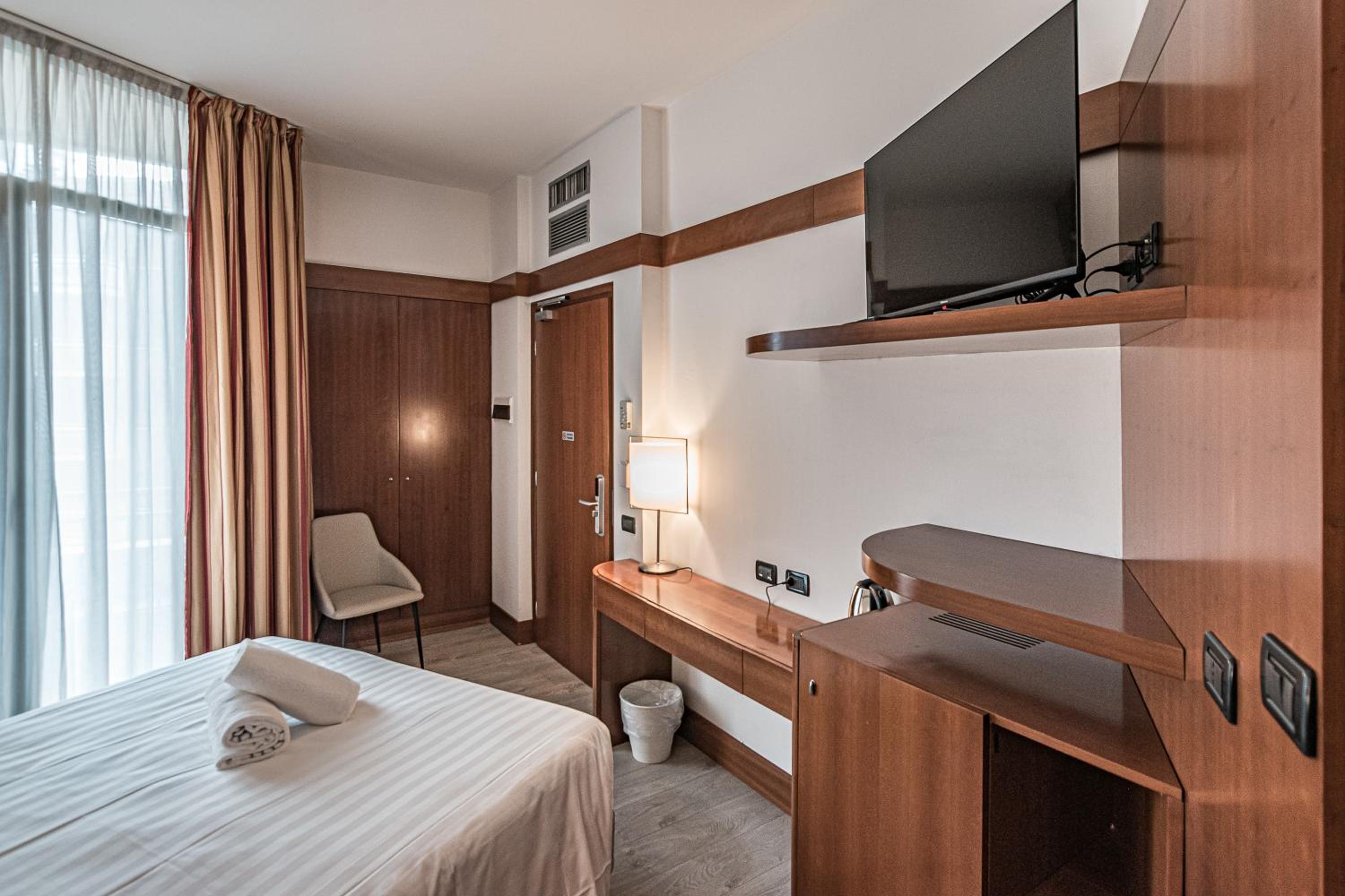 Double Room - Photo 16