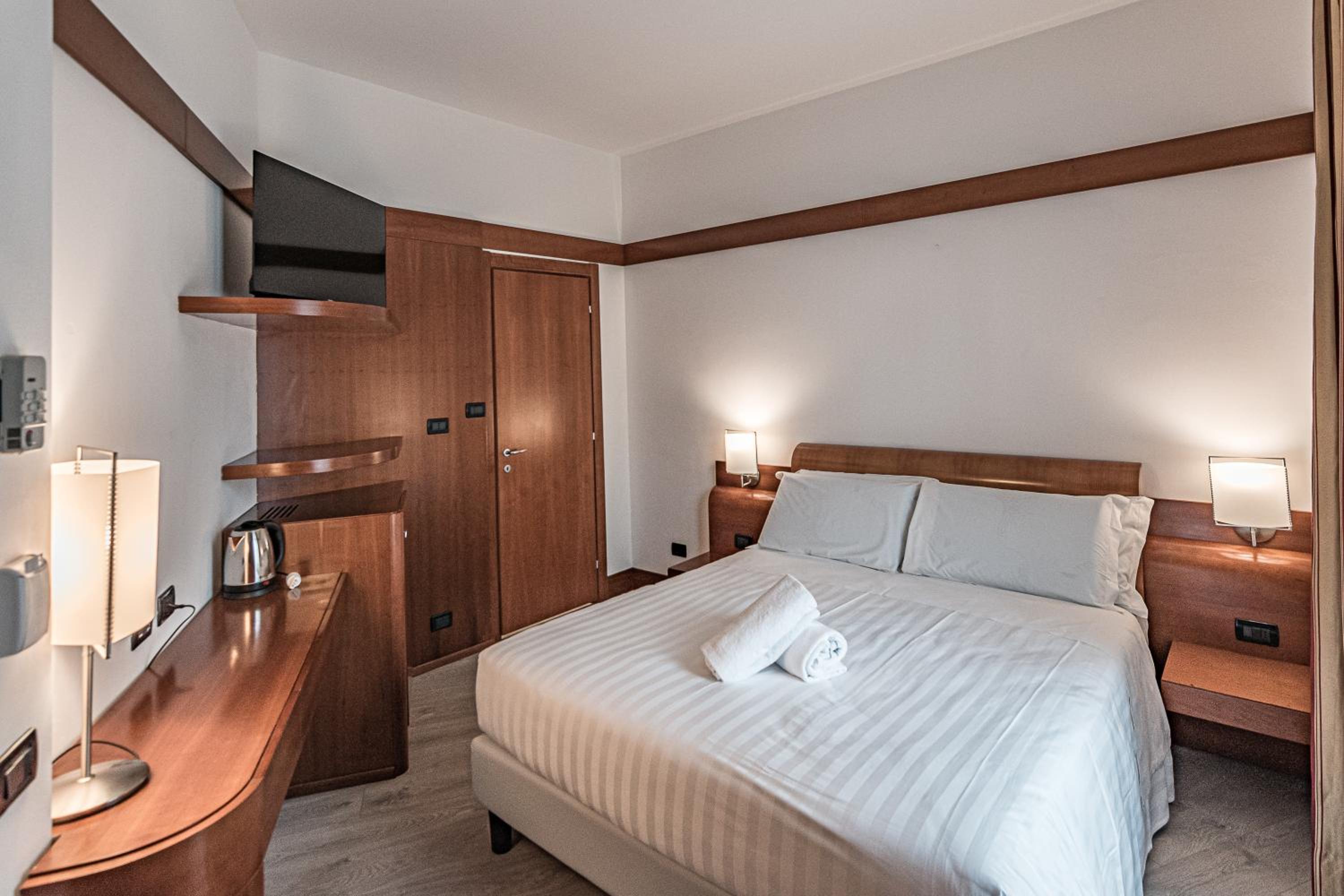 Double Room - Photo 14
