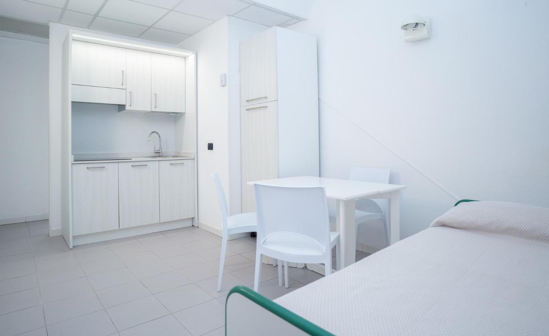 One-Bedroom Apartment - Photo 3