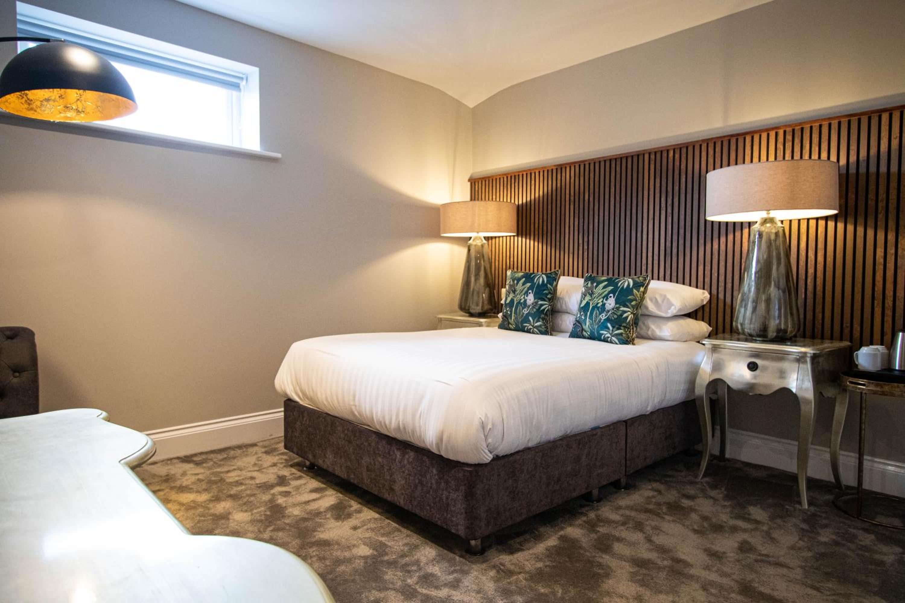 Deluxe Double Room with Shower - Photo 2