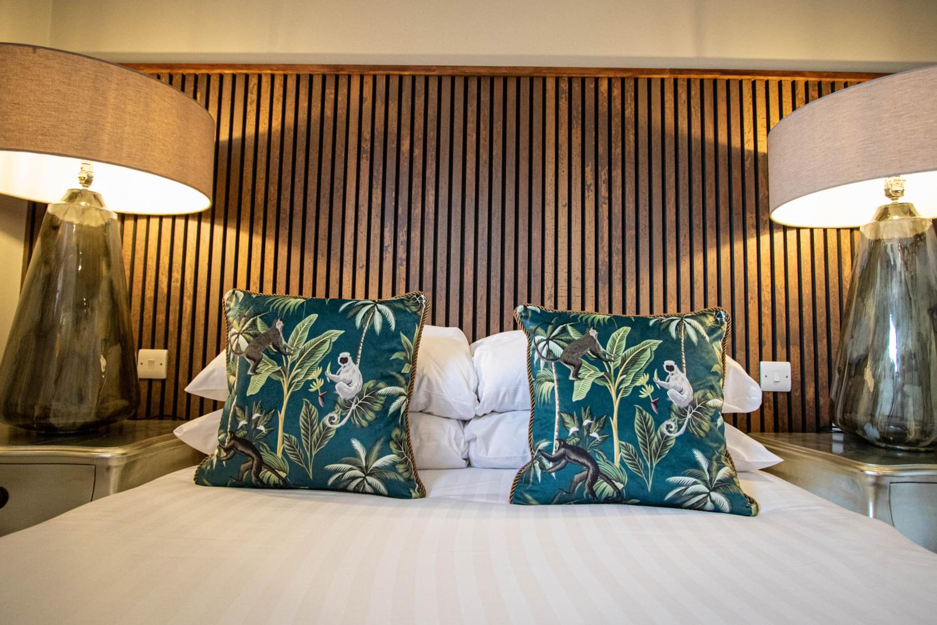 Deluxe Double Room with Shower - Photo 4