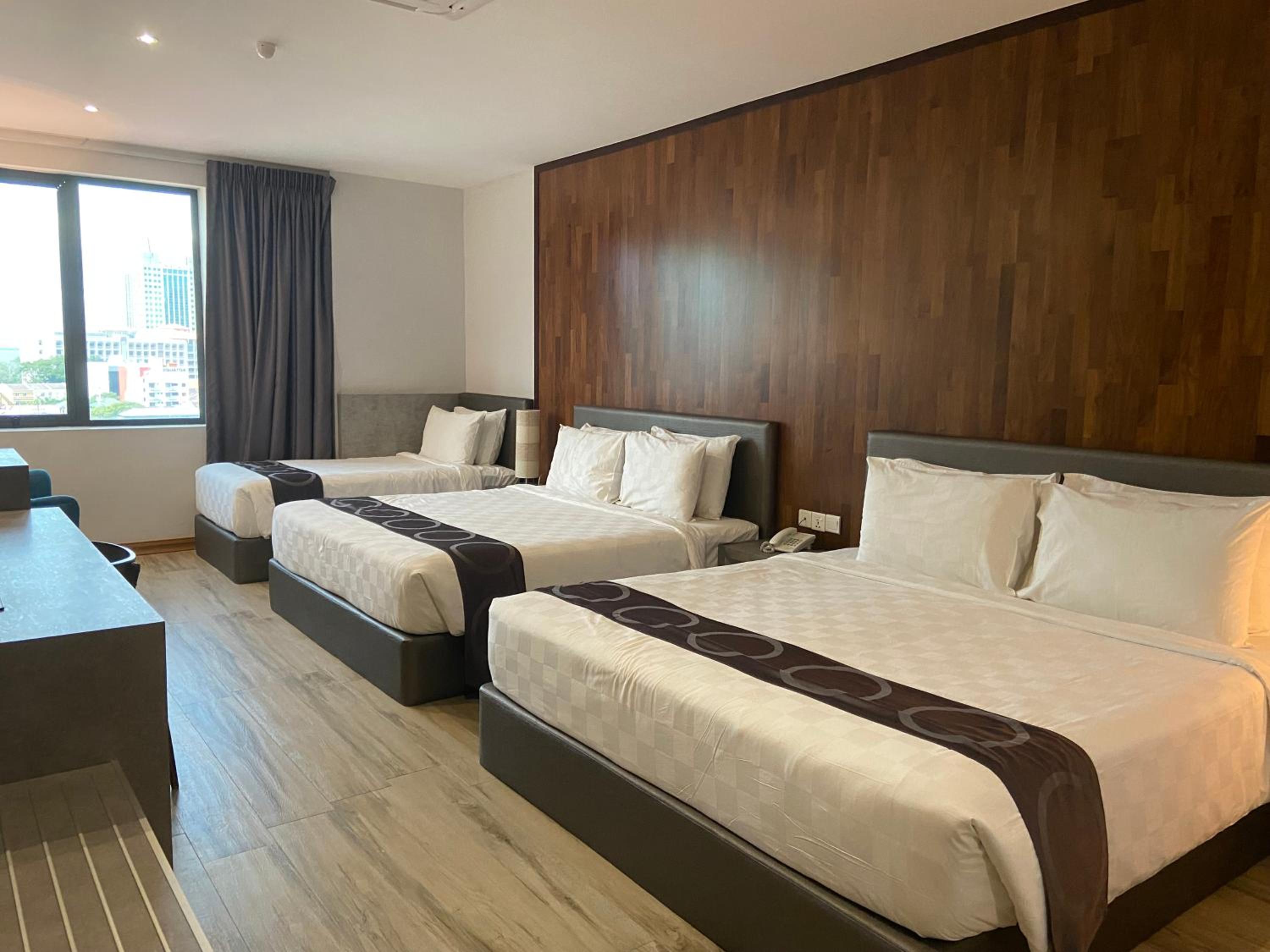 Deluxe Family Suite