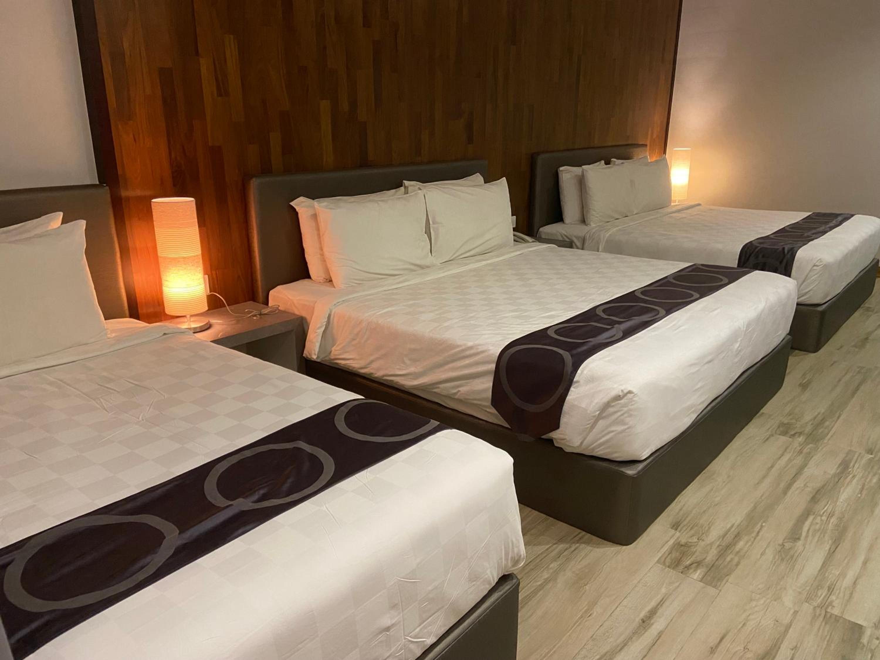 Deluxe Family Suite