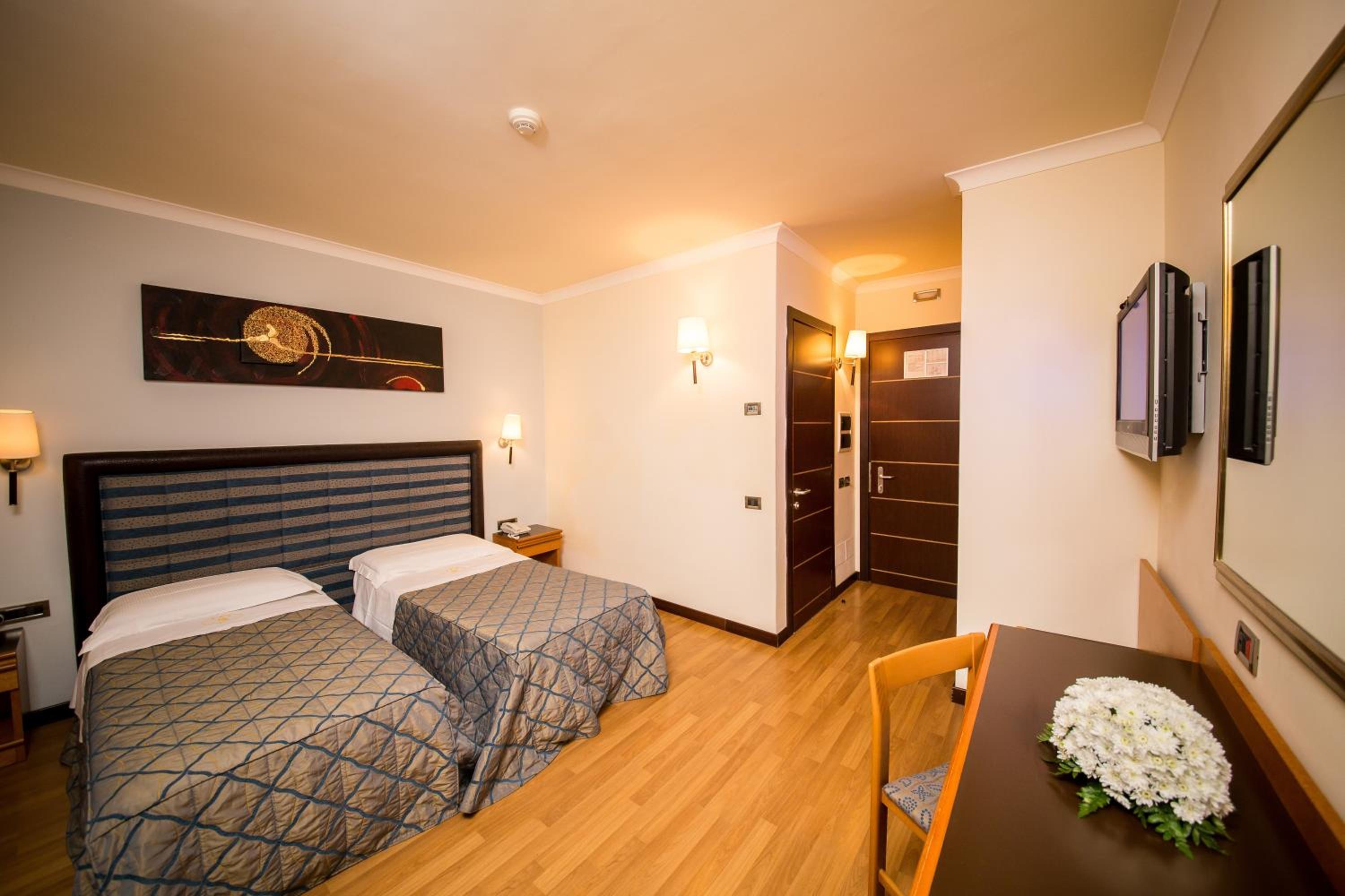 Twin Room - Photo 1