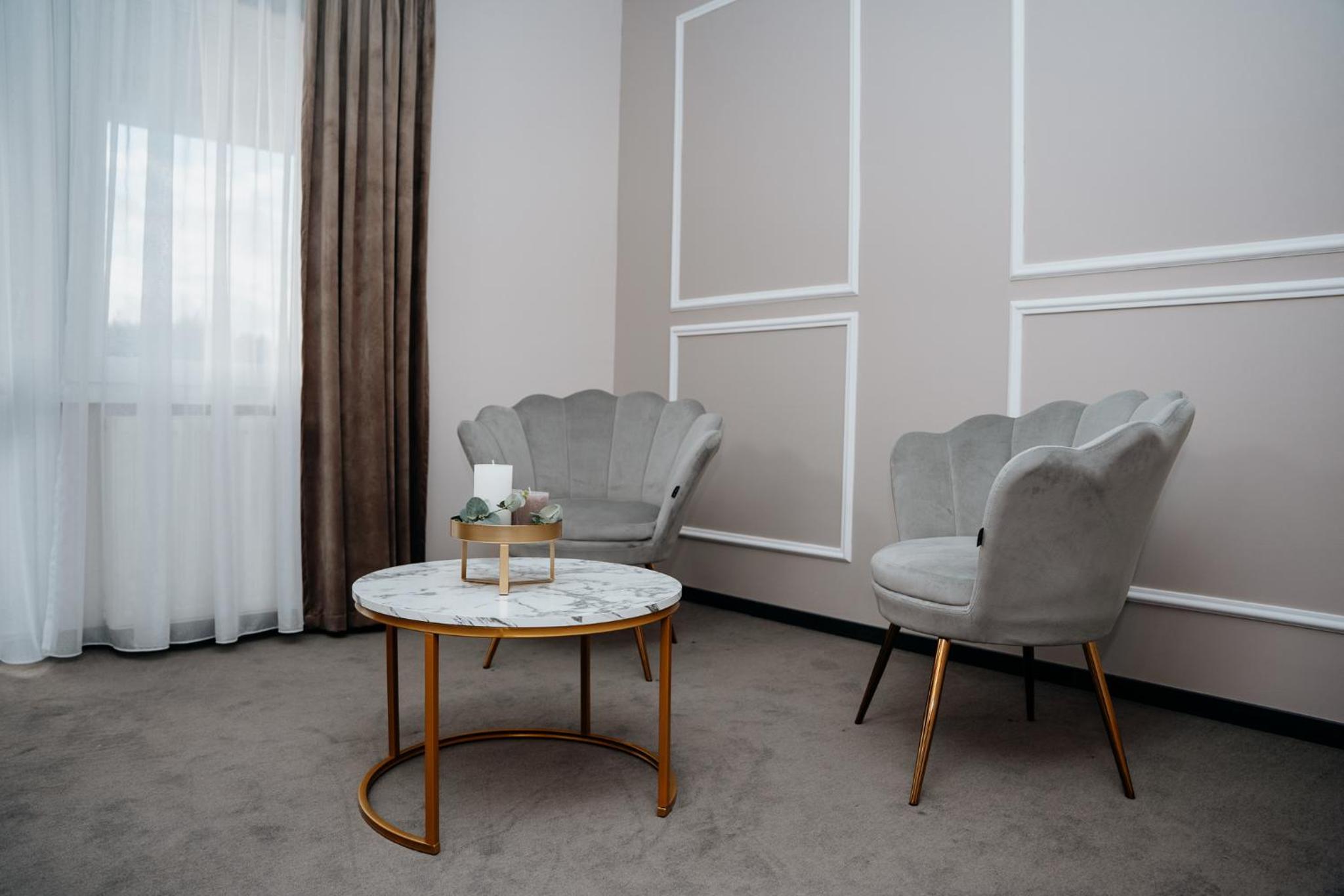 Suite with Balcony - Photo 4