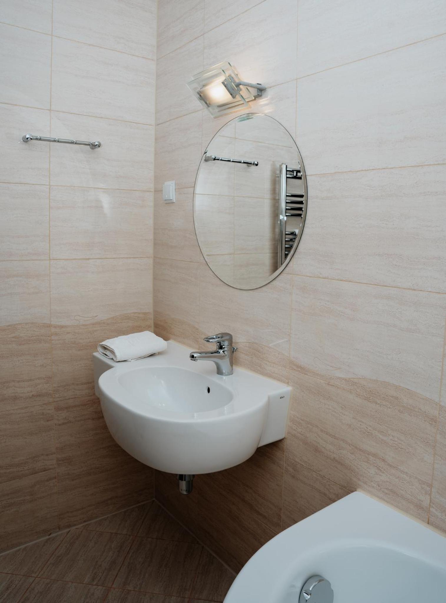 Suite with Balcony - Photo 7