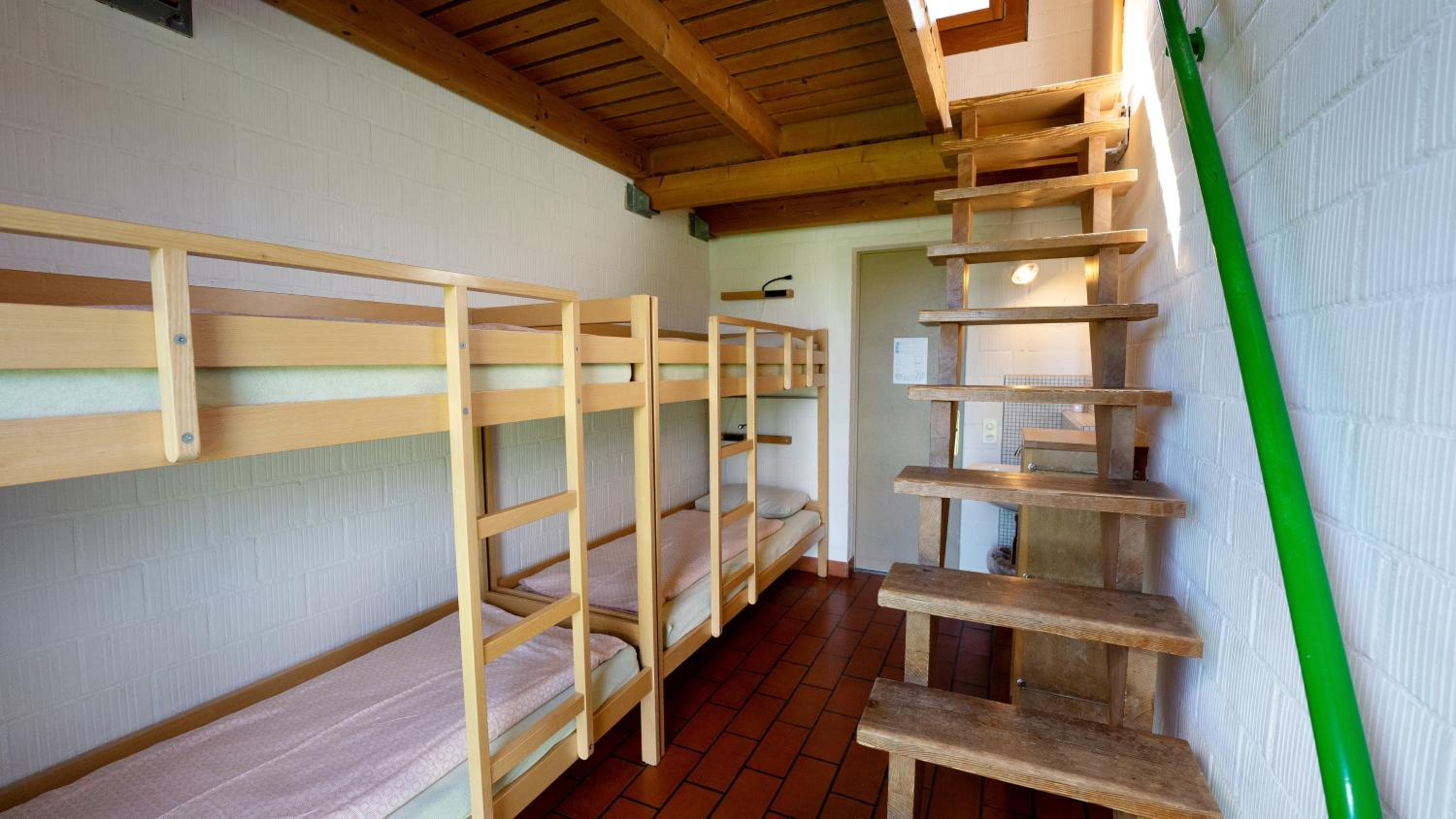 Sextuple Room with Shared Bathroom photo 1