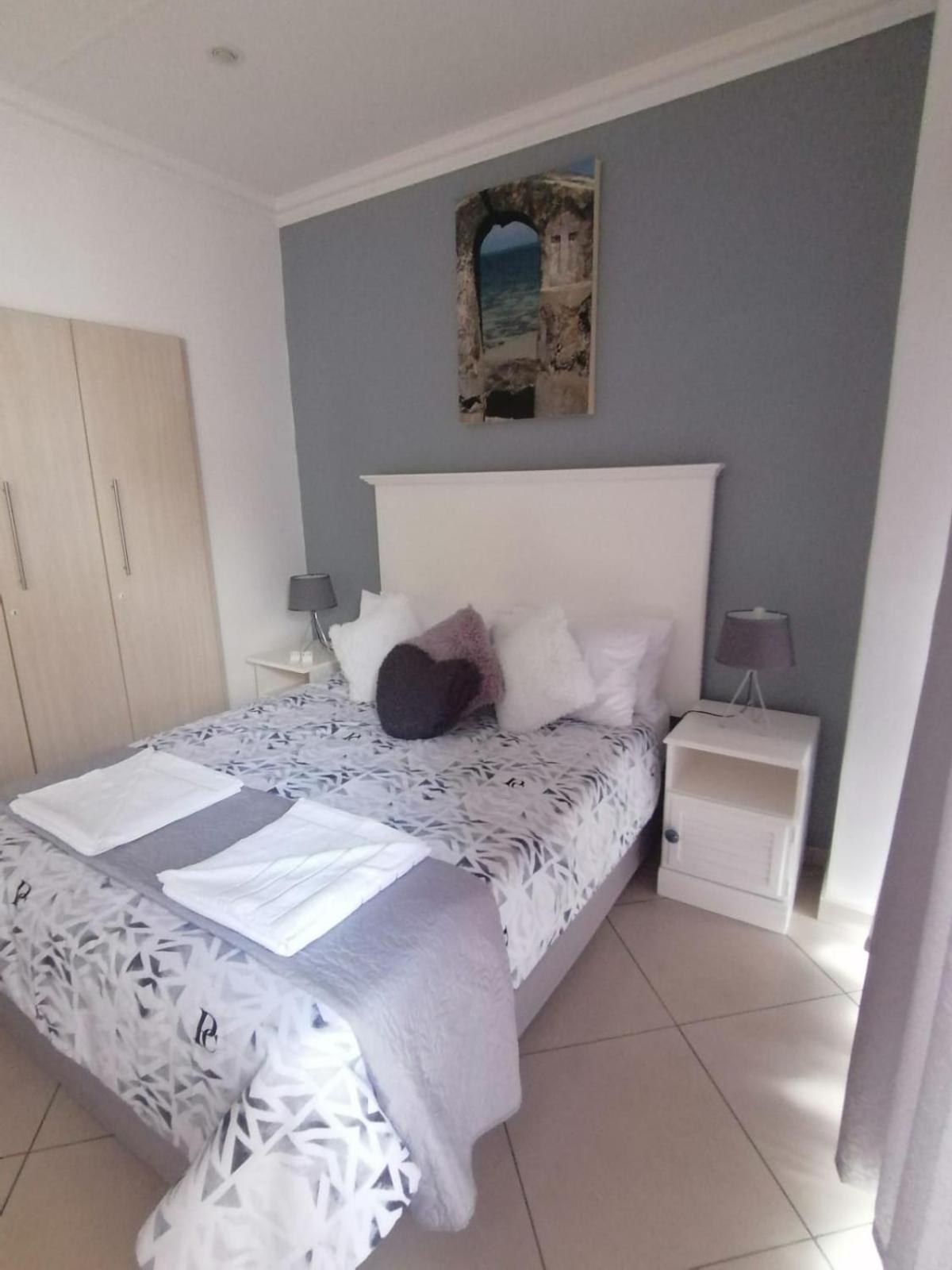 Budget Double Room - Photo 4