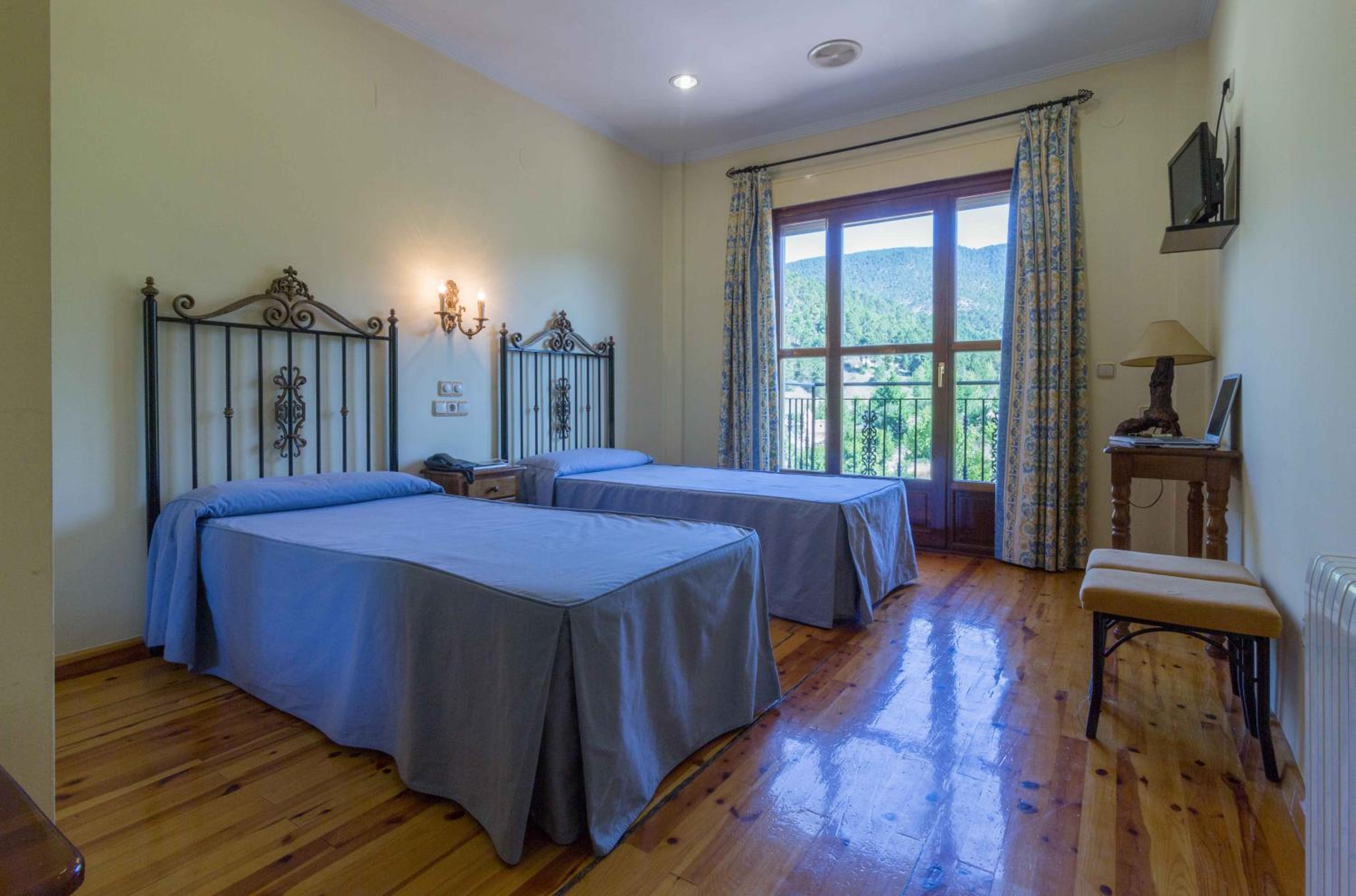 Twin Room - Photo 1