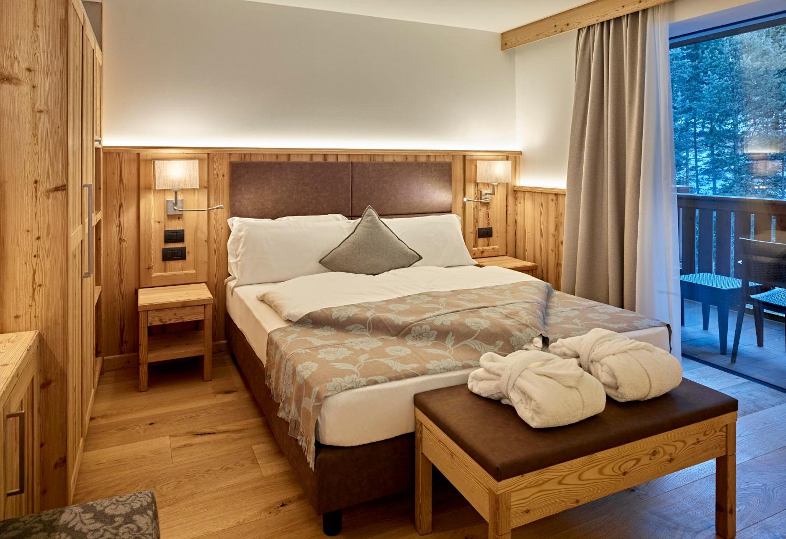 Double or Twin Room with Balcony - Photo 3