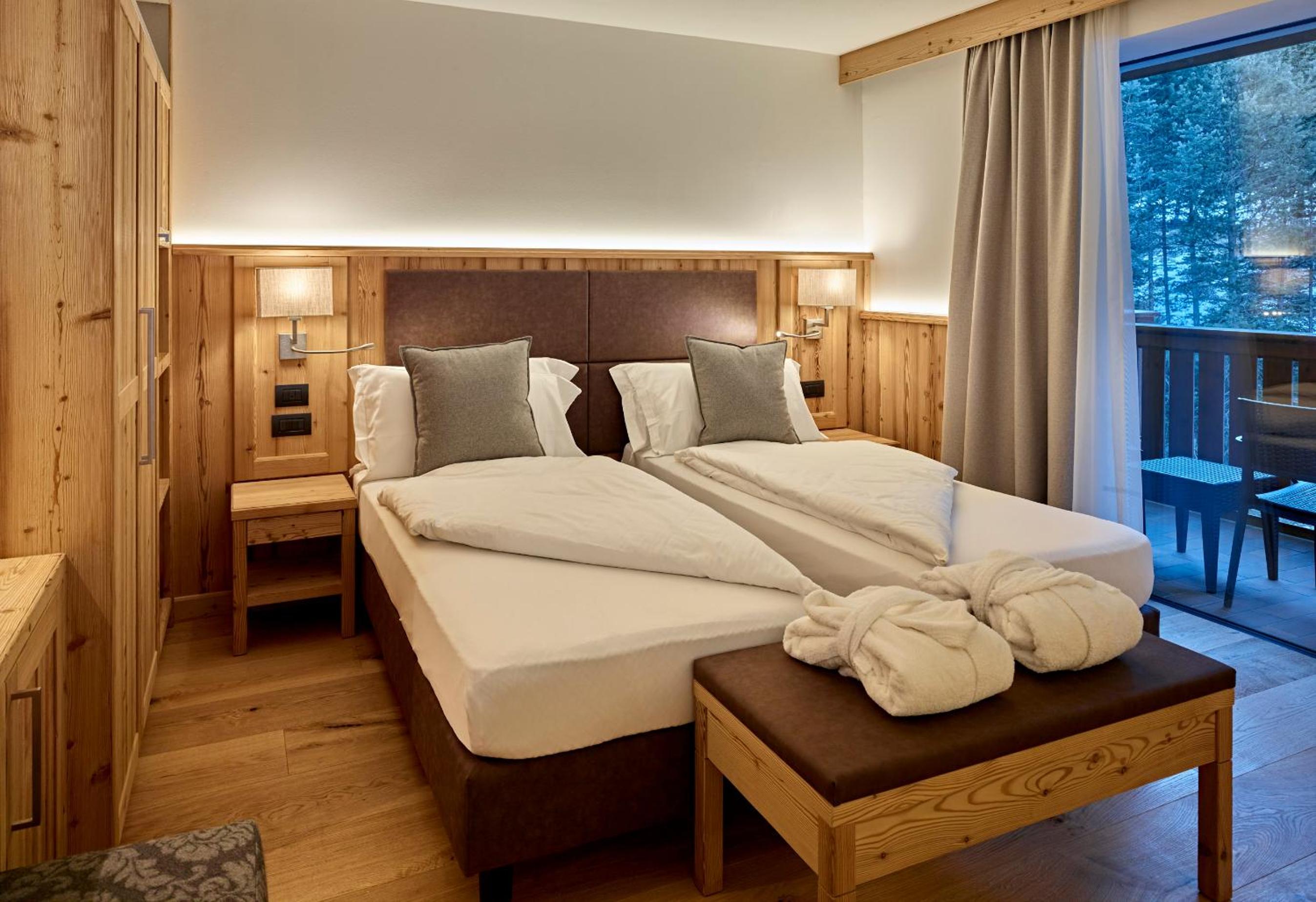 Double or Twin Room with Balcony - Photo 2