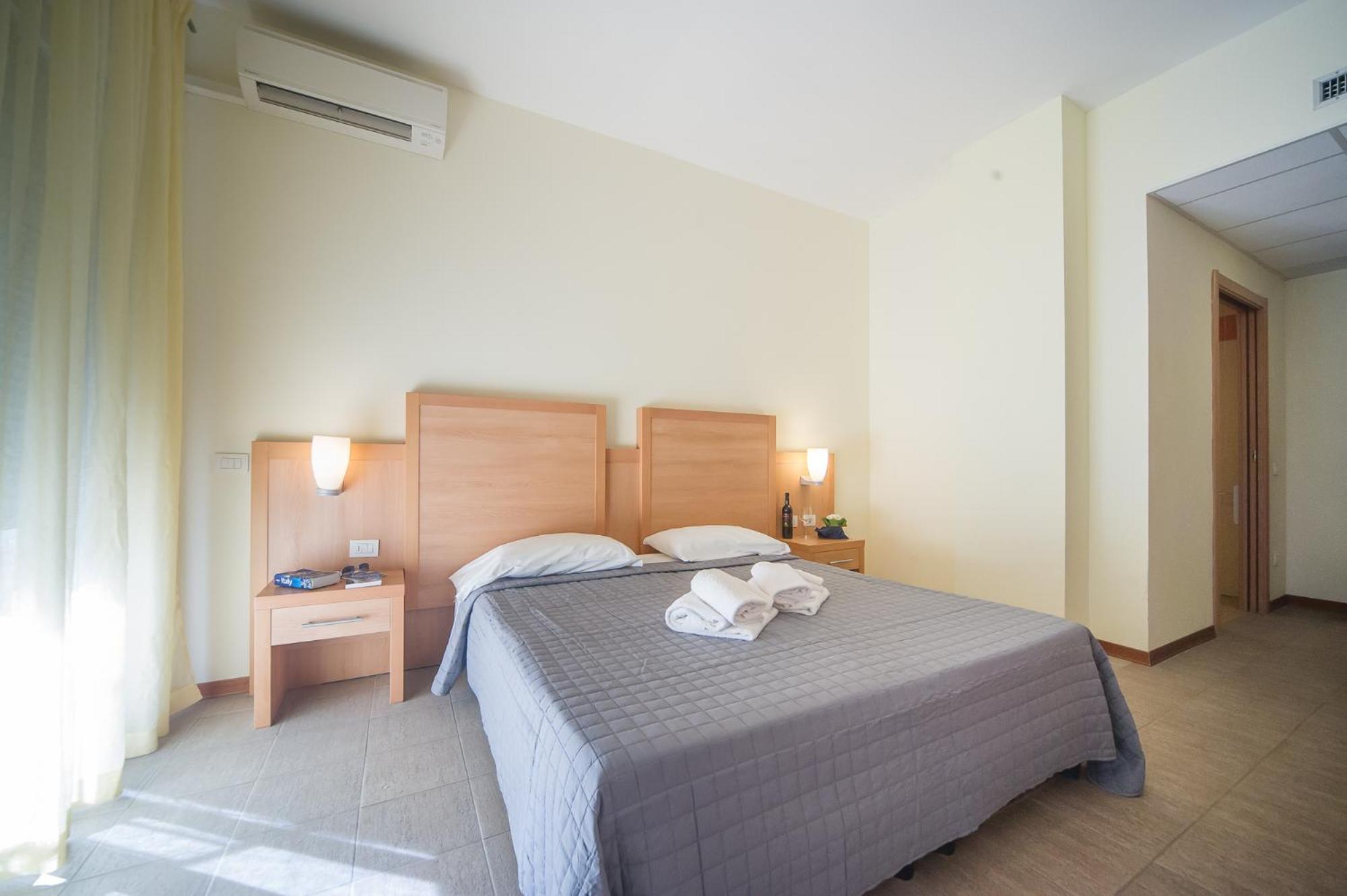 Double Room with Balcony - Photo 1