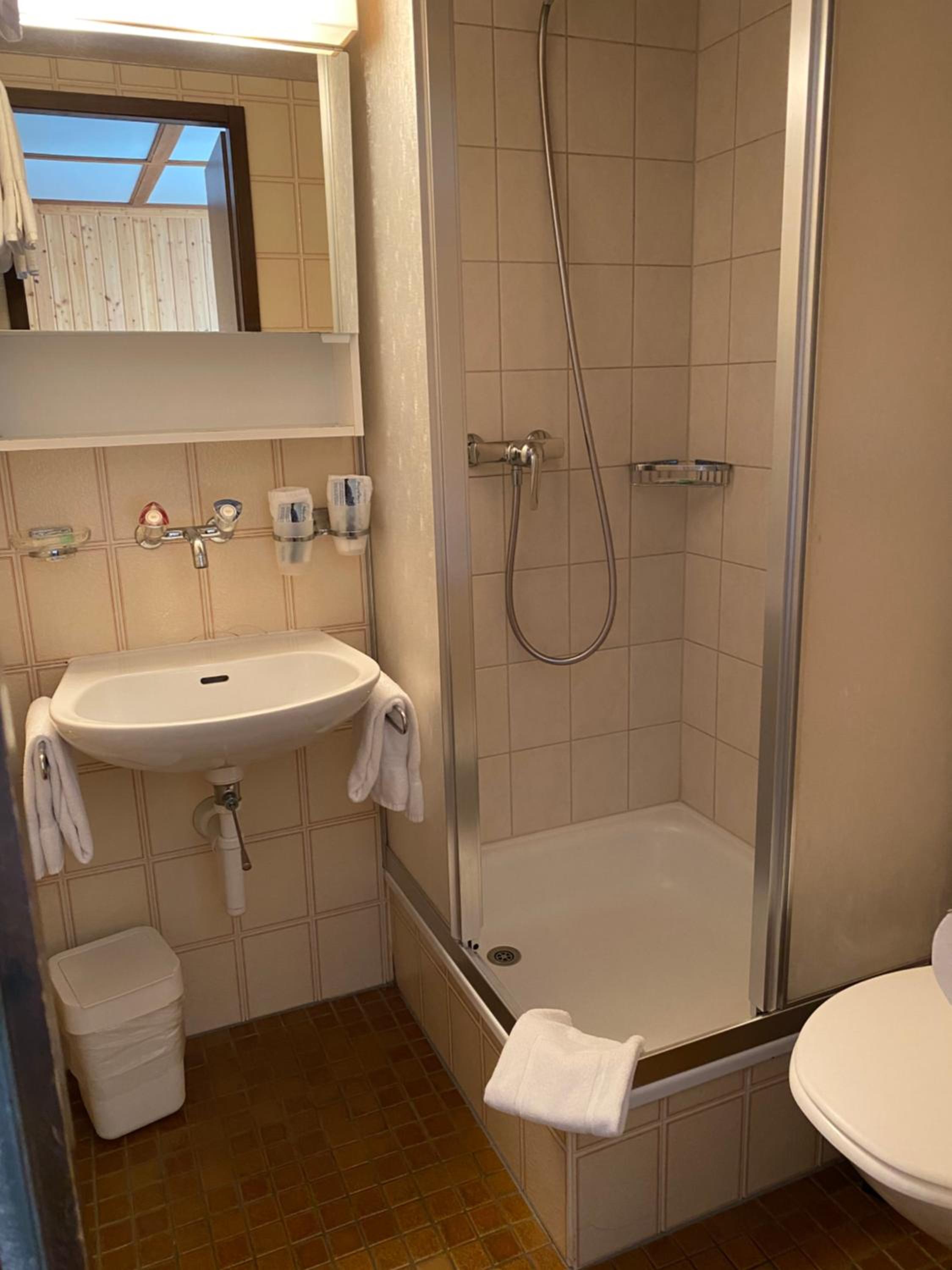 Standard Double or Twin Room - Photo 2