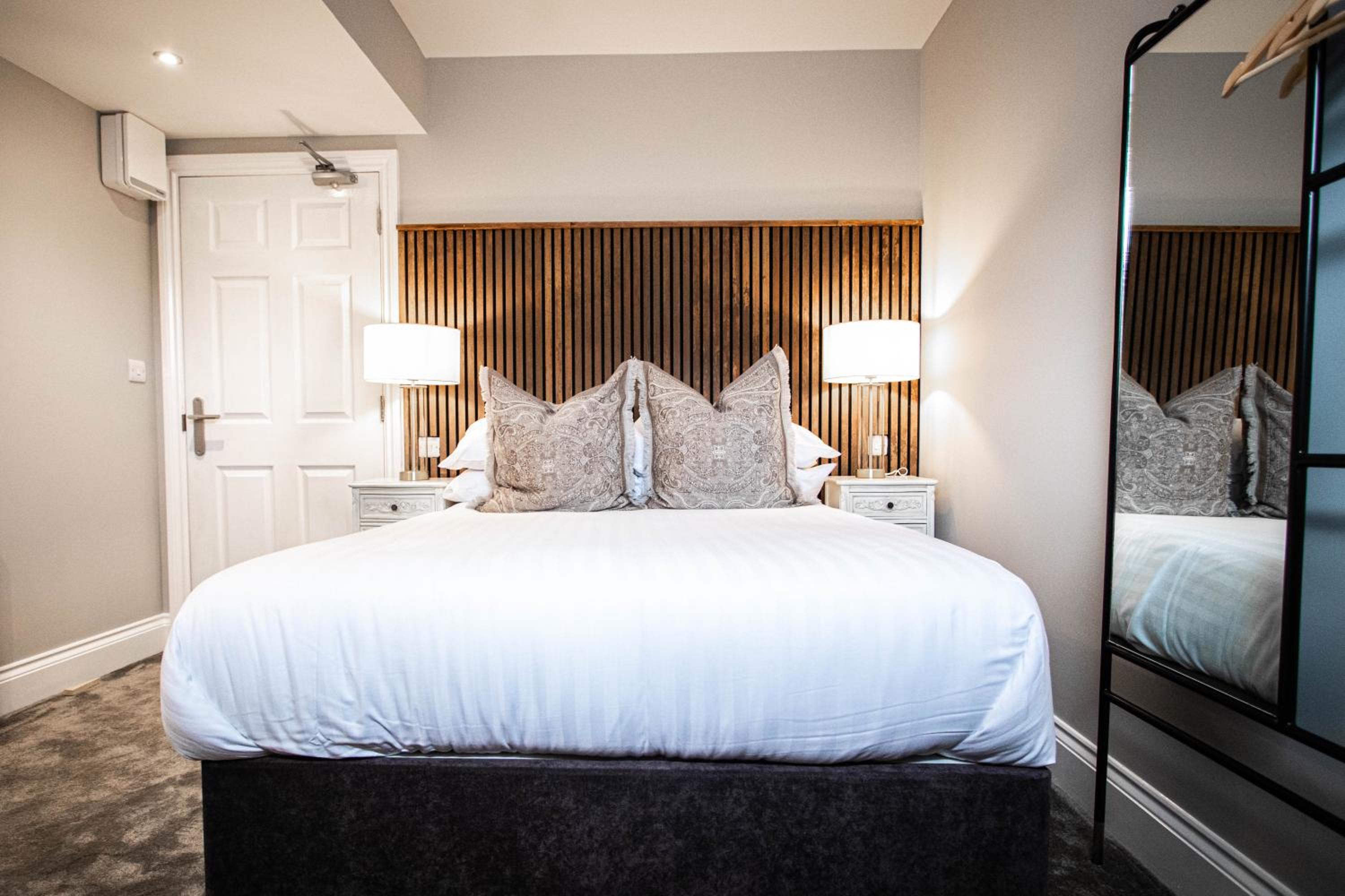 Standard Double Room - Photo 9