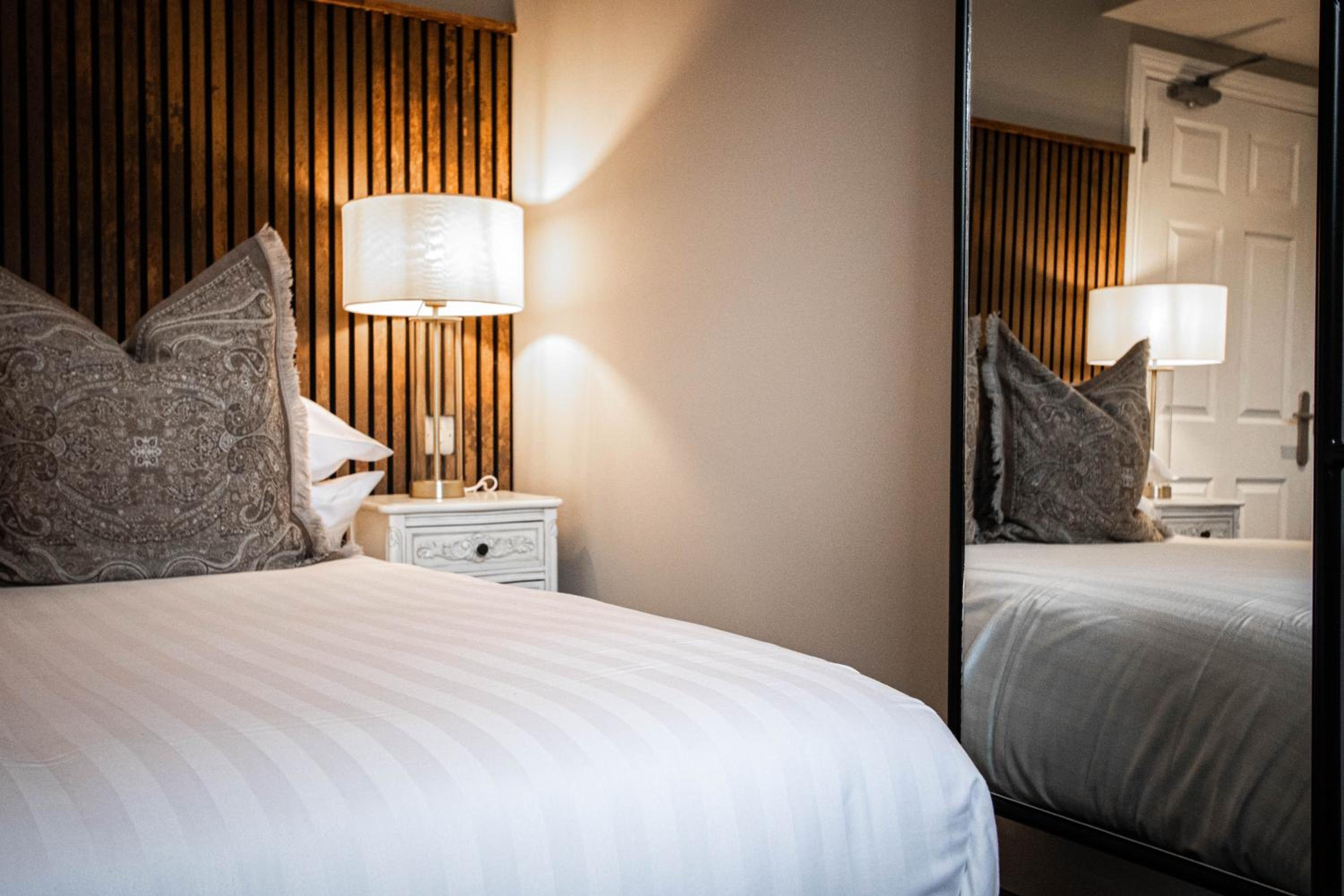 Standard Double Room - Photo 10