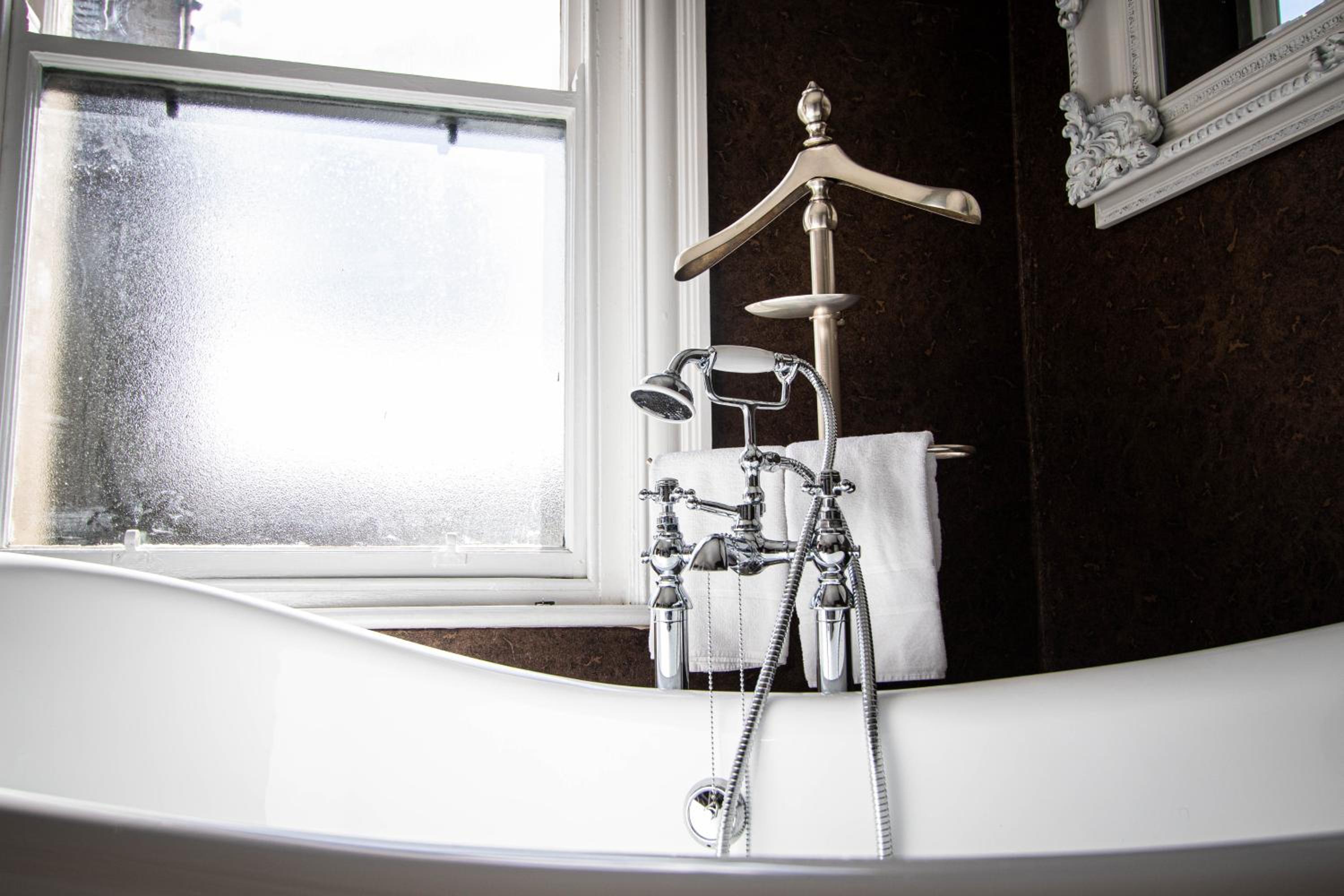 Double Room with Private Bathroom - Photo 13