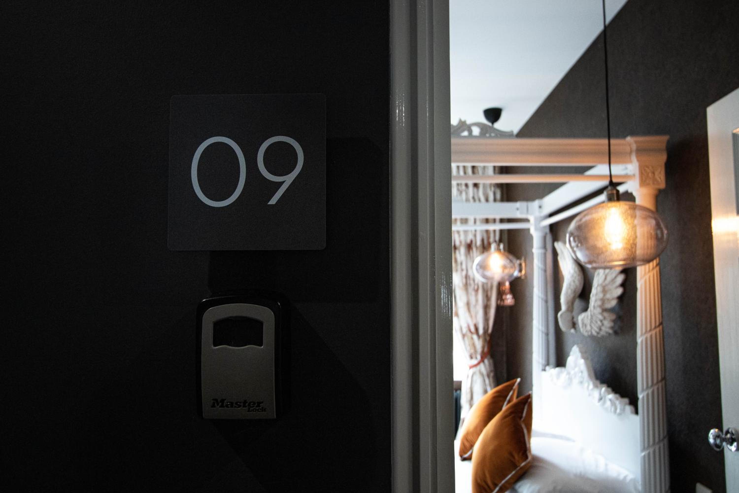 Double Room with Private Bathroom - Photo 20