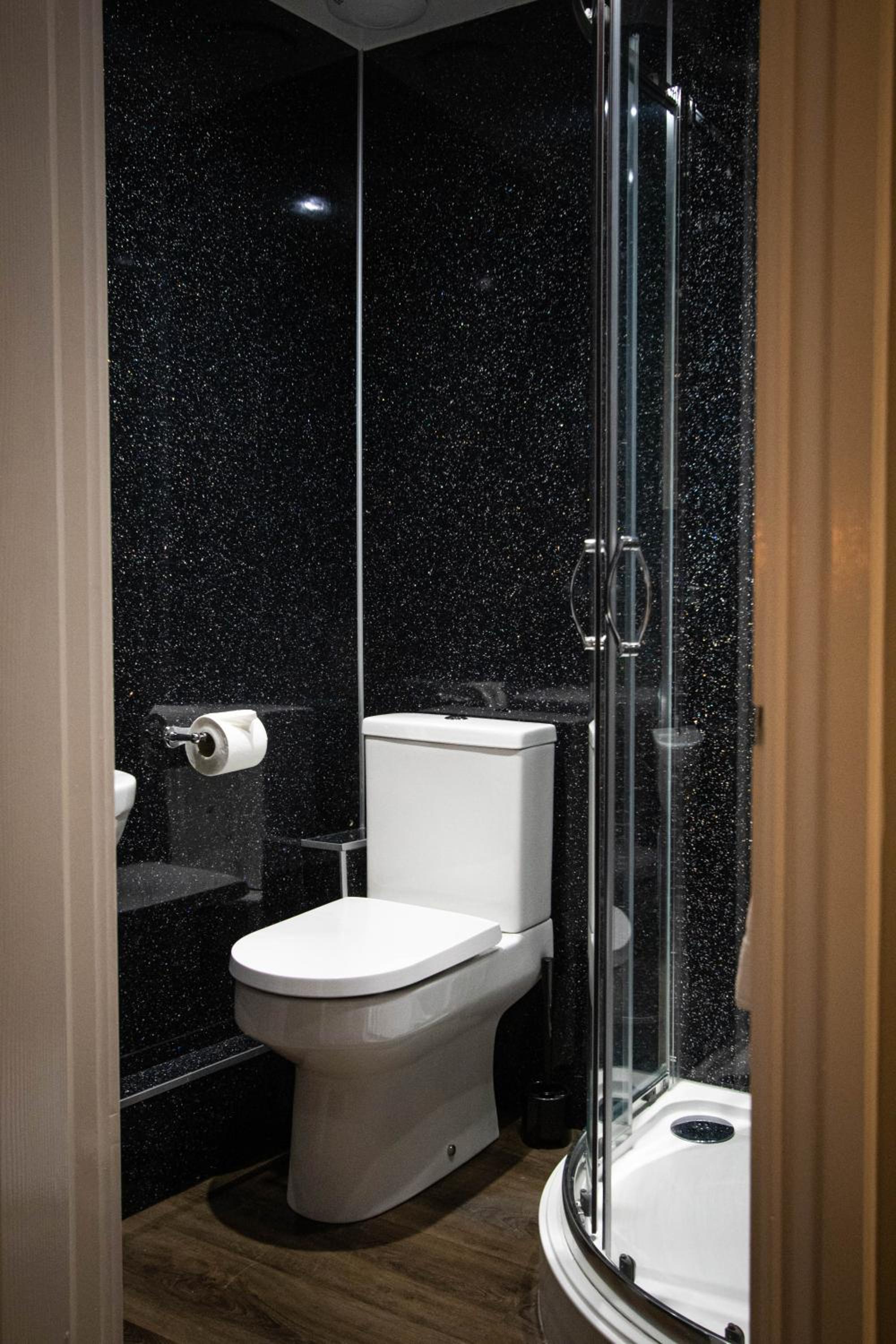 Standard Double Room - Photo 15