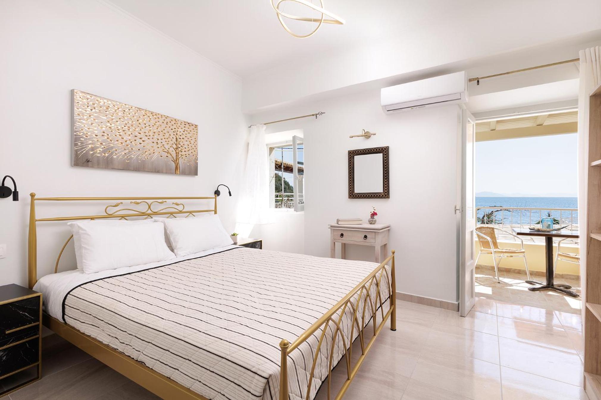 One-Bedroom Apartment with Sea View Balcony photo 1