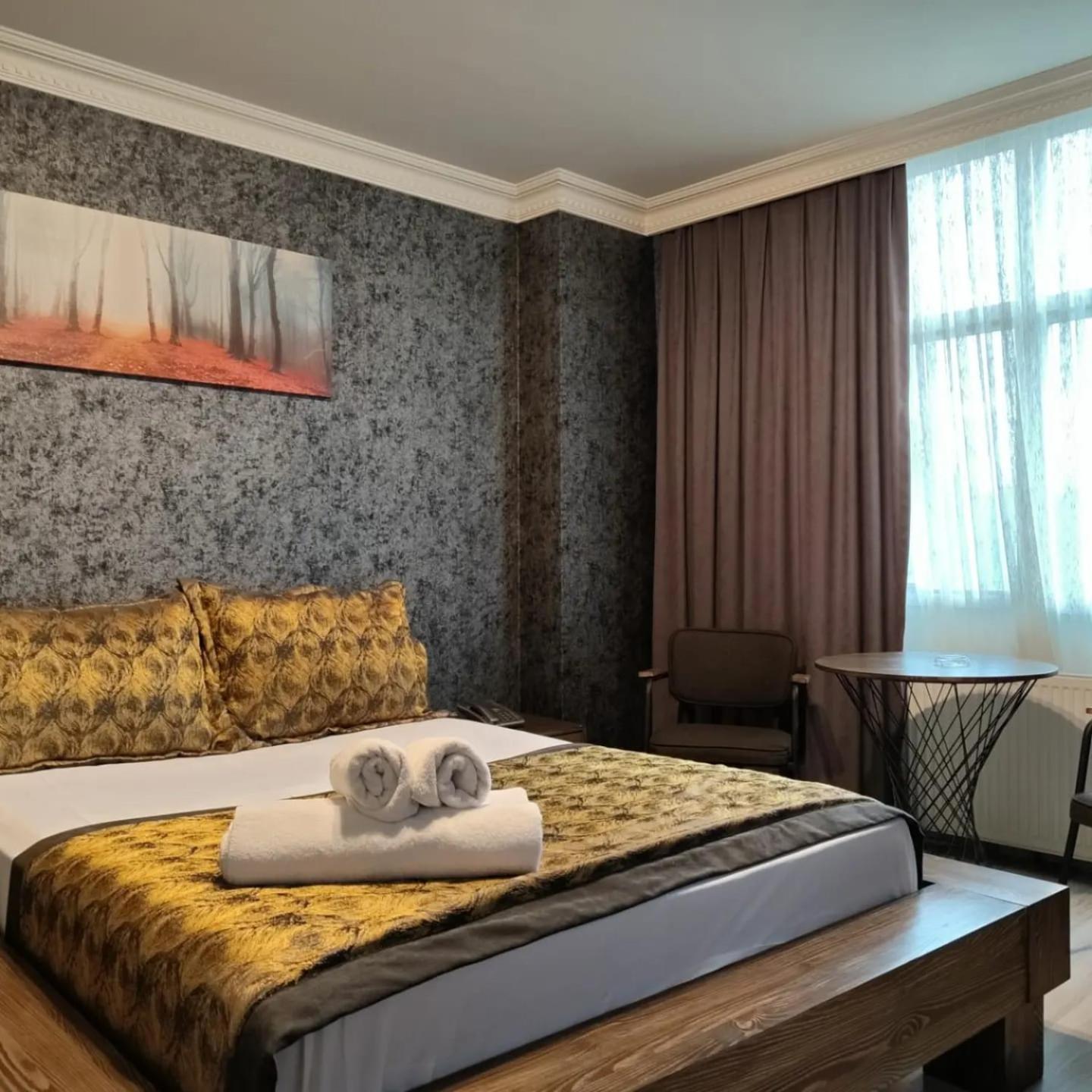 Large Double Room photo 1