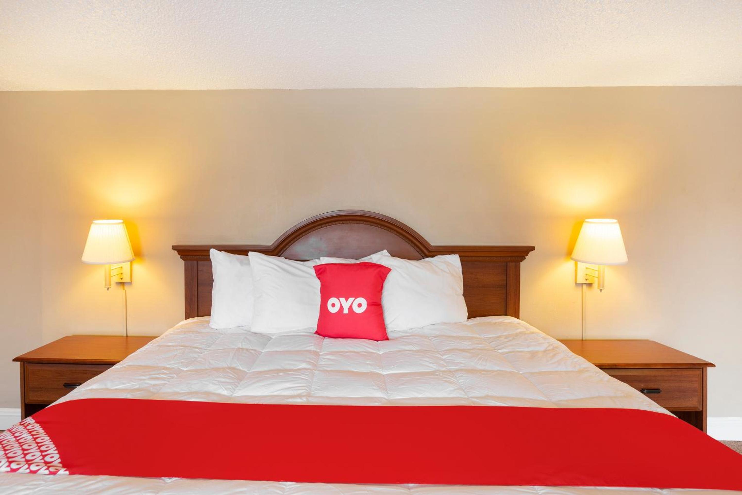 Premium King Bed - Photo 4