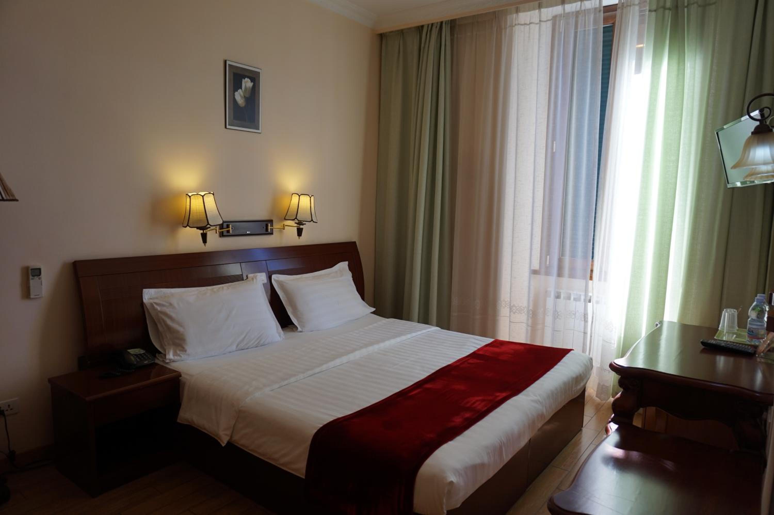 Double Room - Photo 5