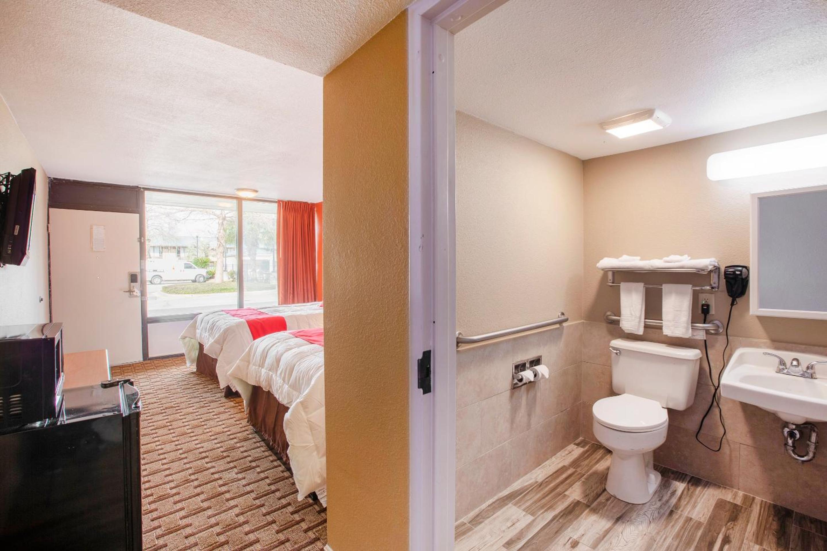 Double Room - Disability Access - Photo 5