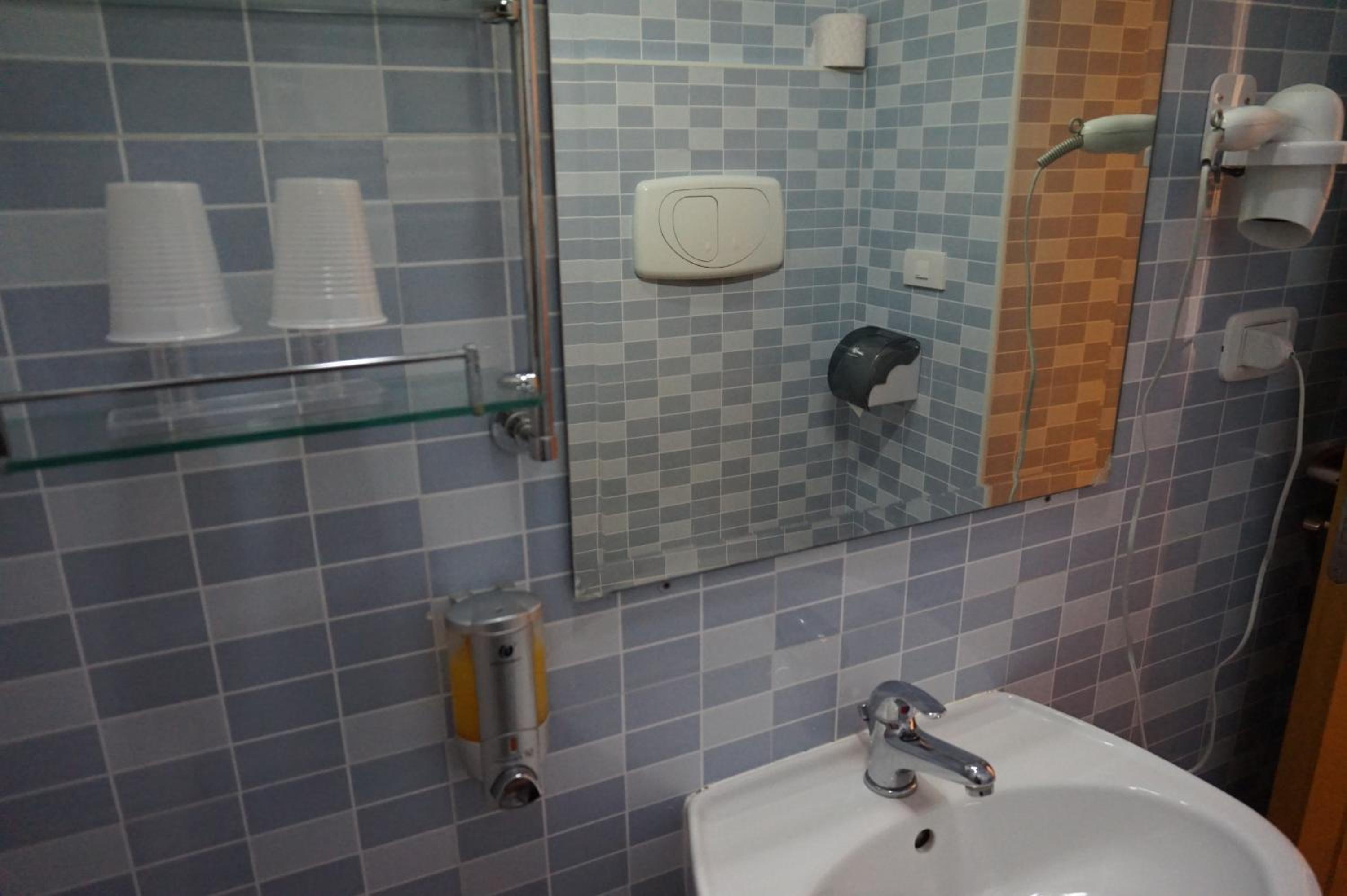 Double Room - Photo 7