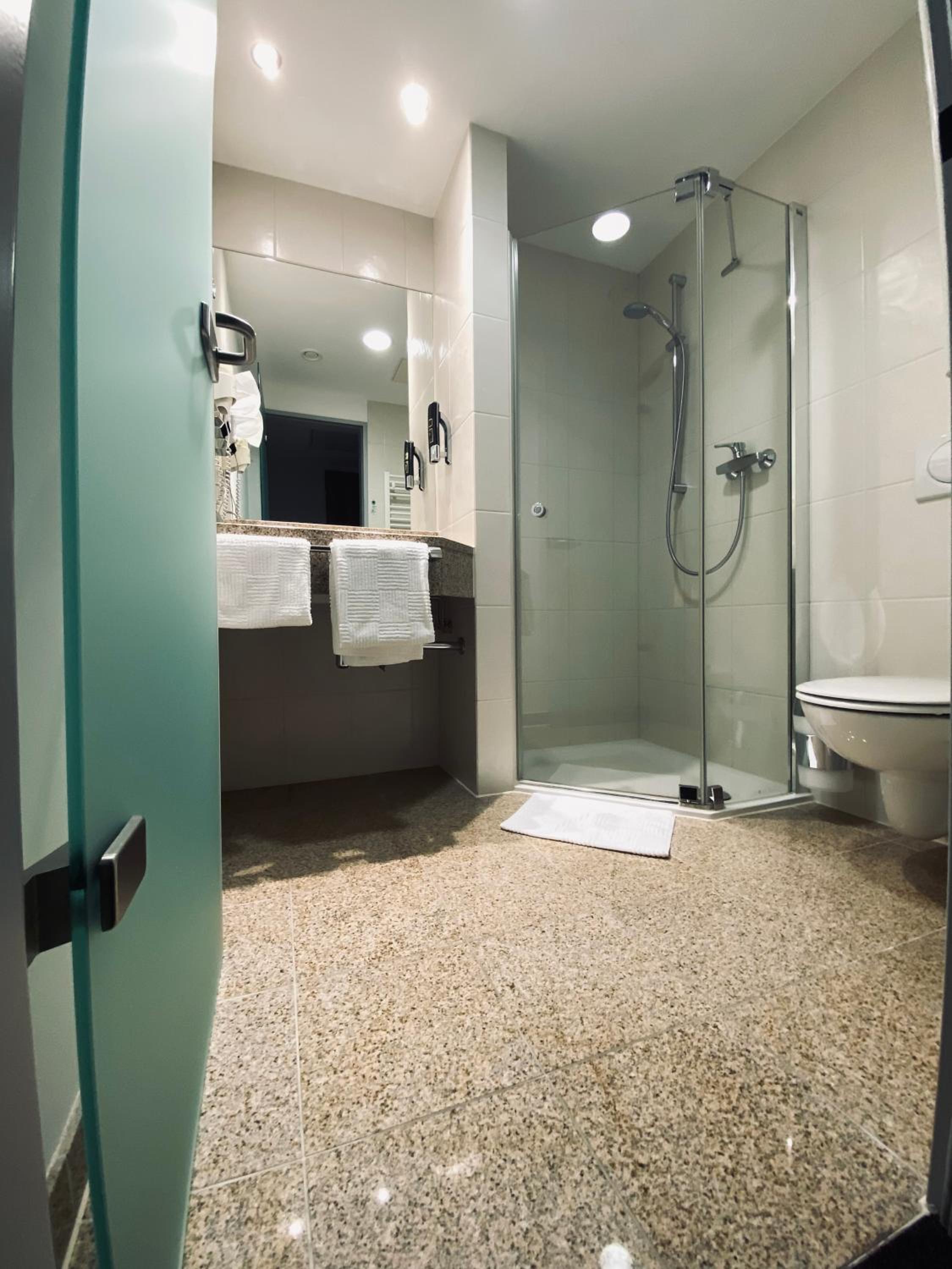 Double Room - Photo 13