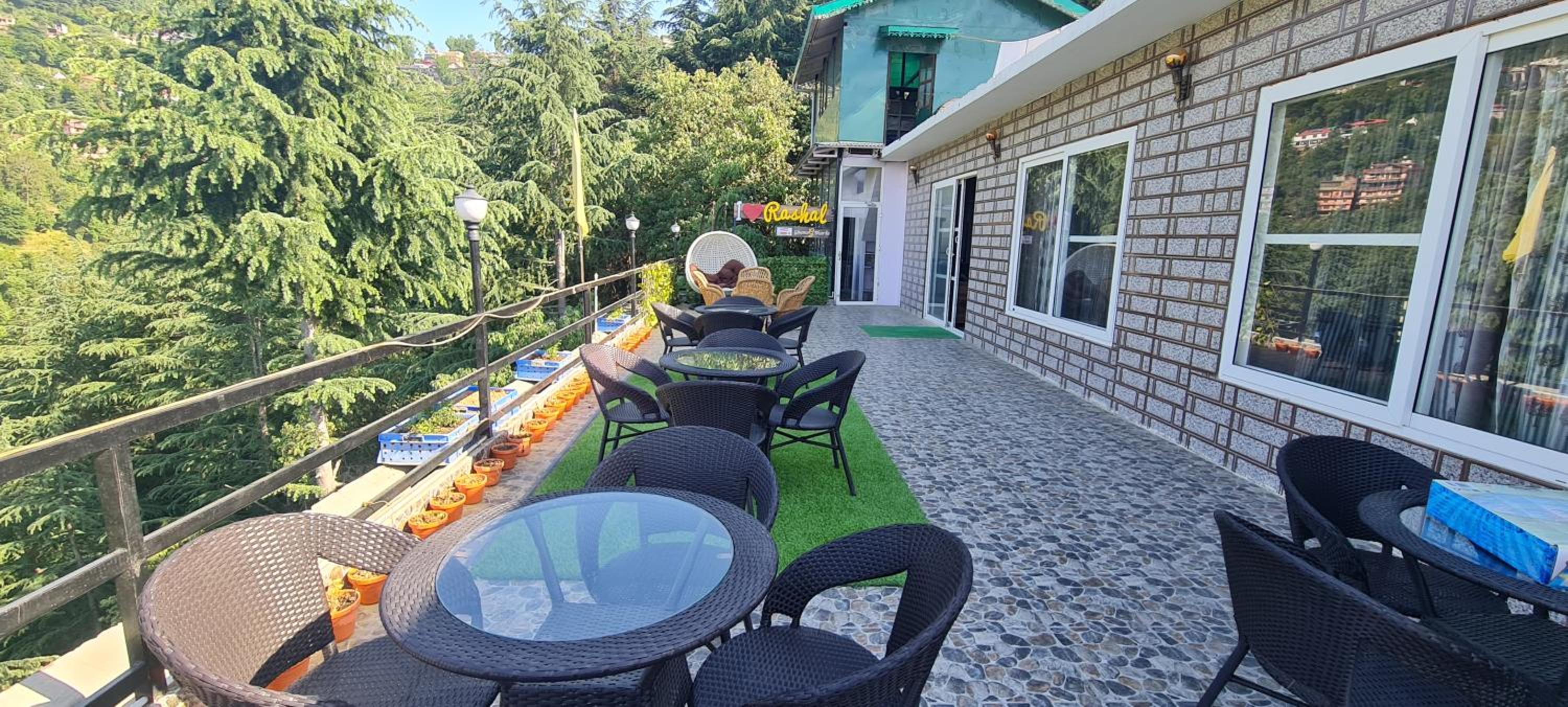 Deluxe Double Room (2 Adults + 1 Child) photo 3
