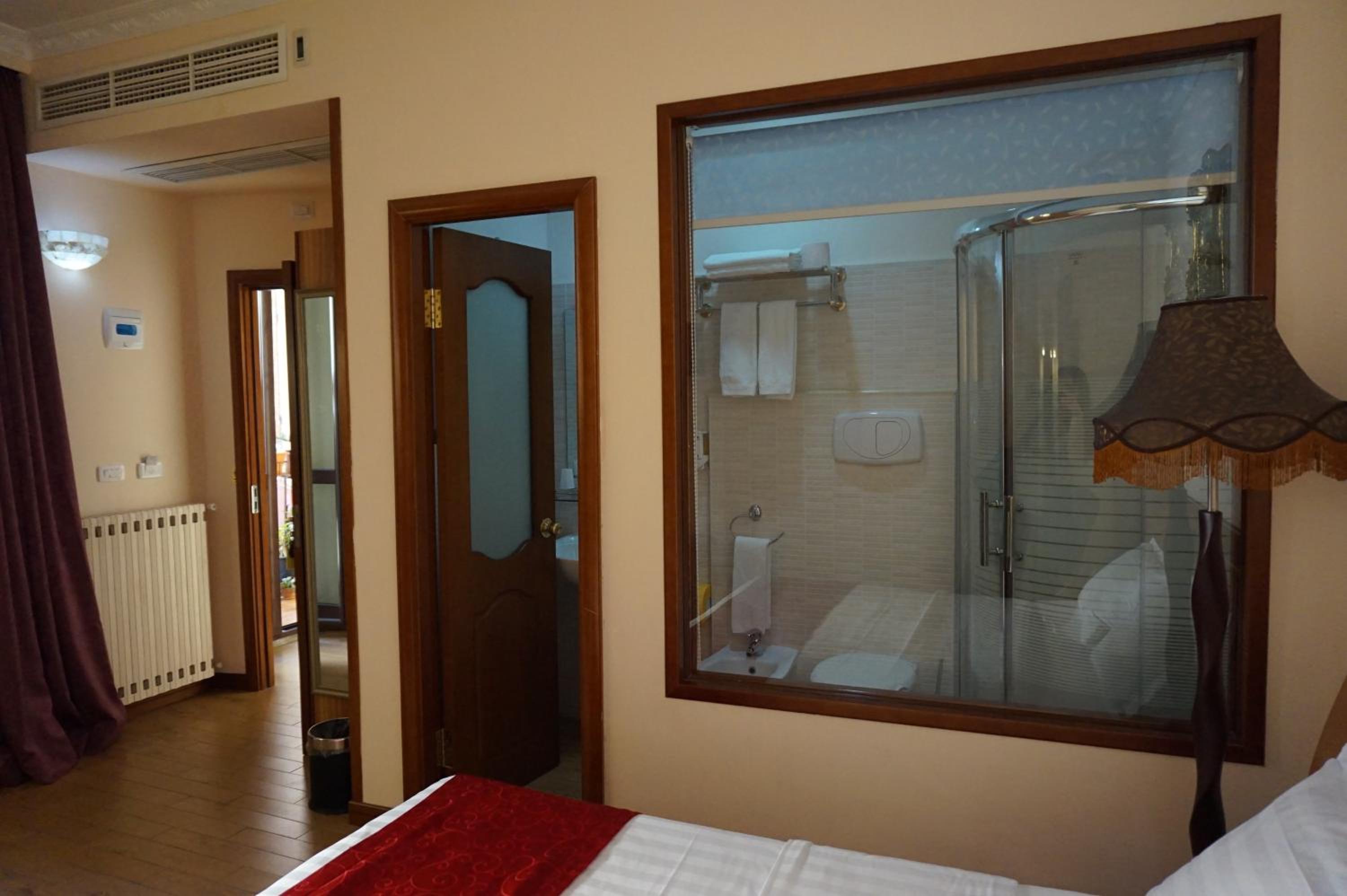 Double Room - Photo 6