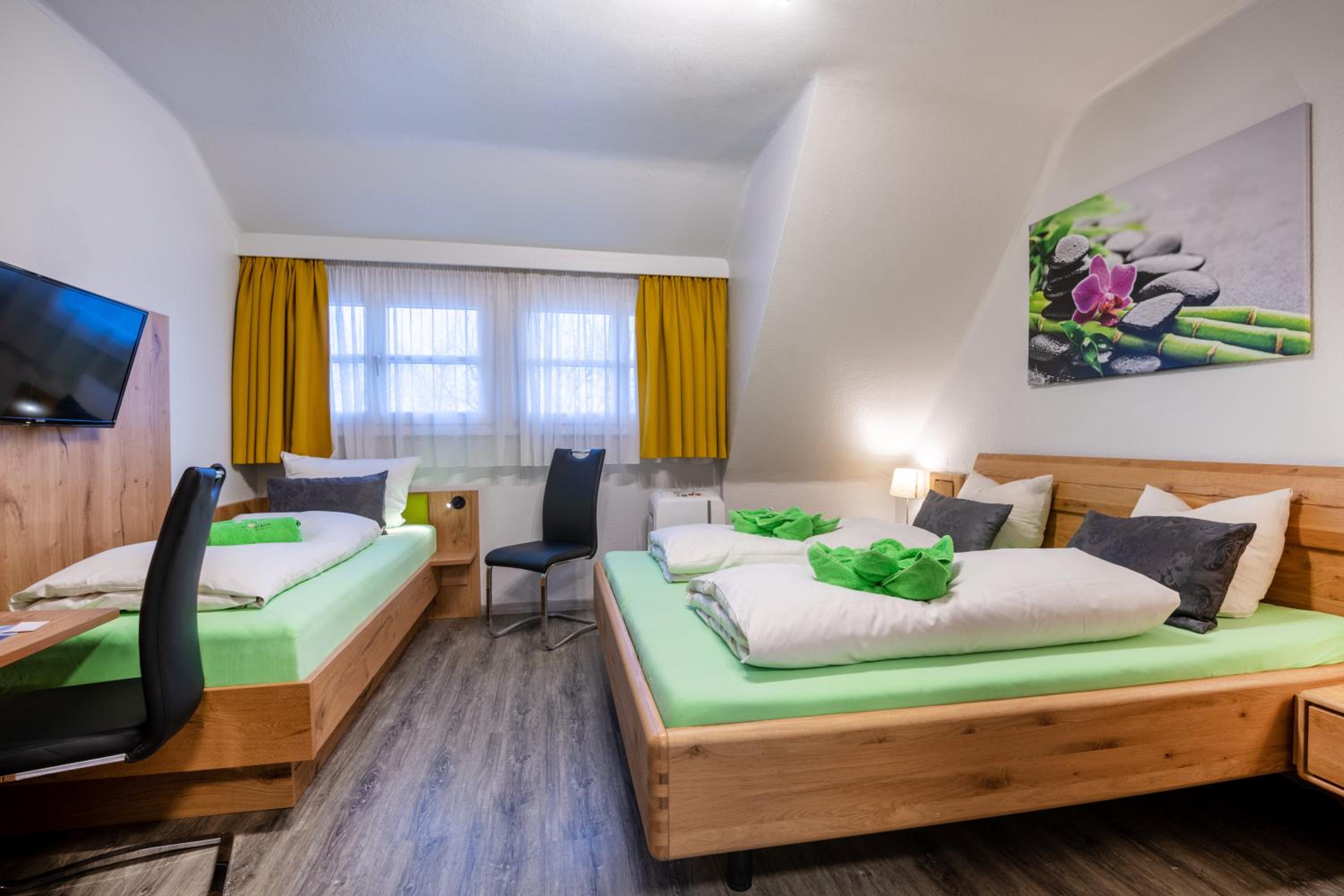 Double Room with Private Bathroom across the hallway  photo 1