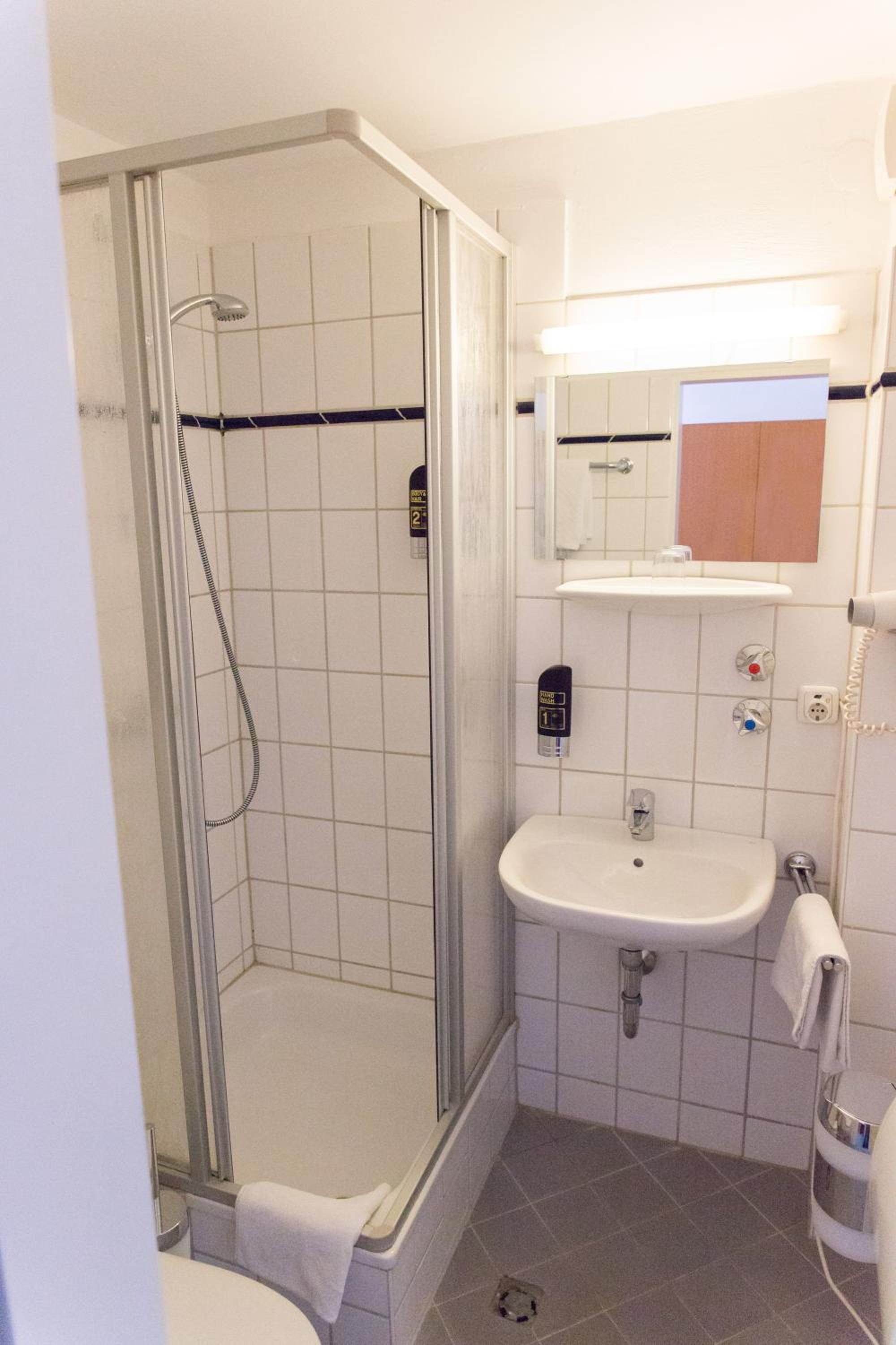 Single Room photo 3