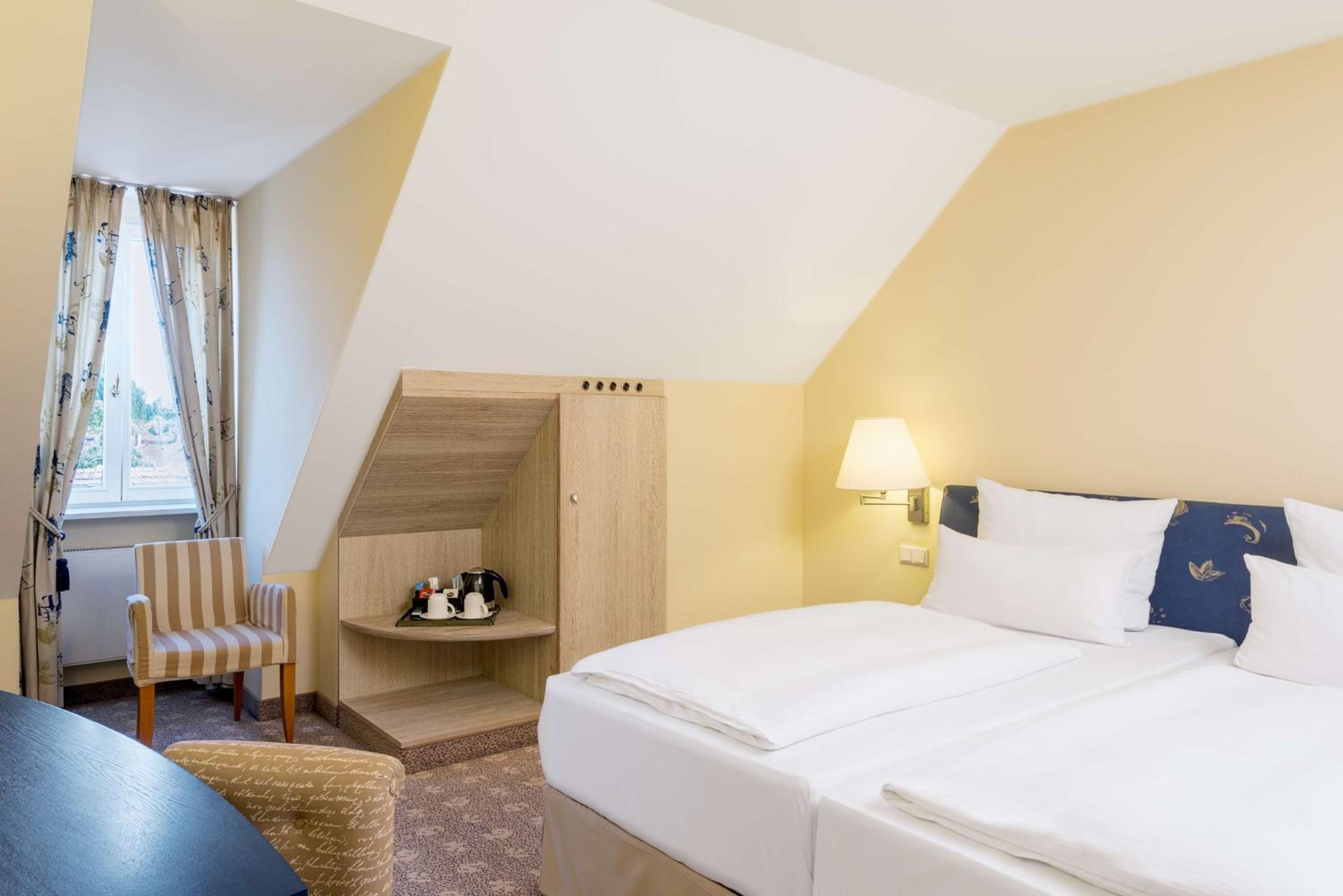 Superior Twin Room With View
