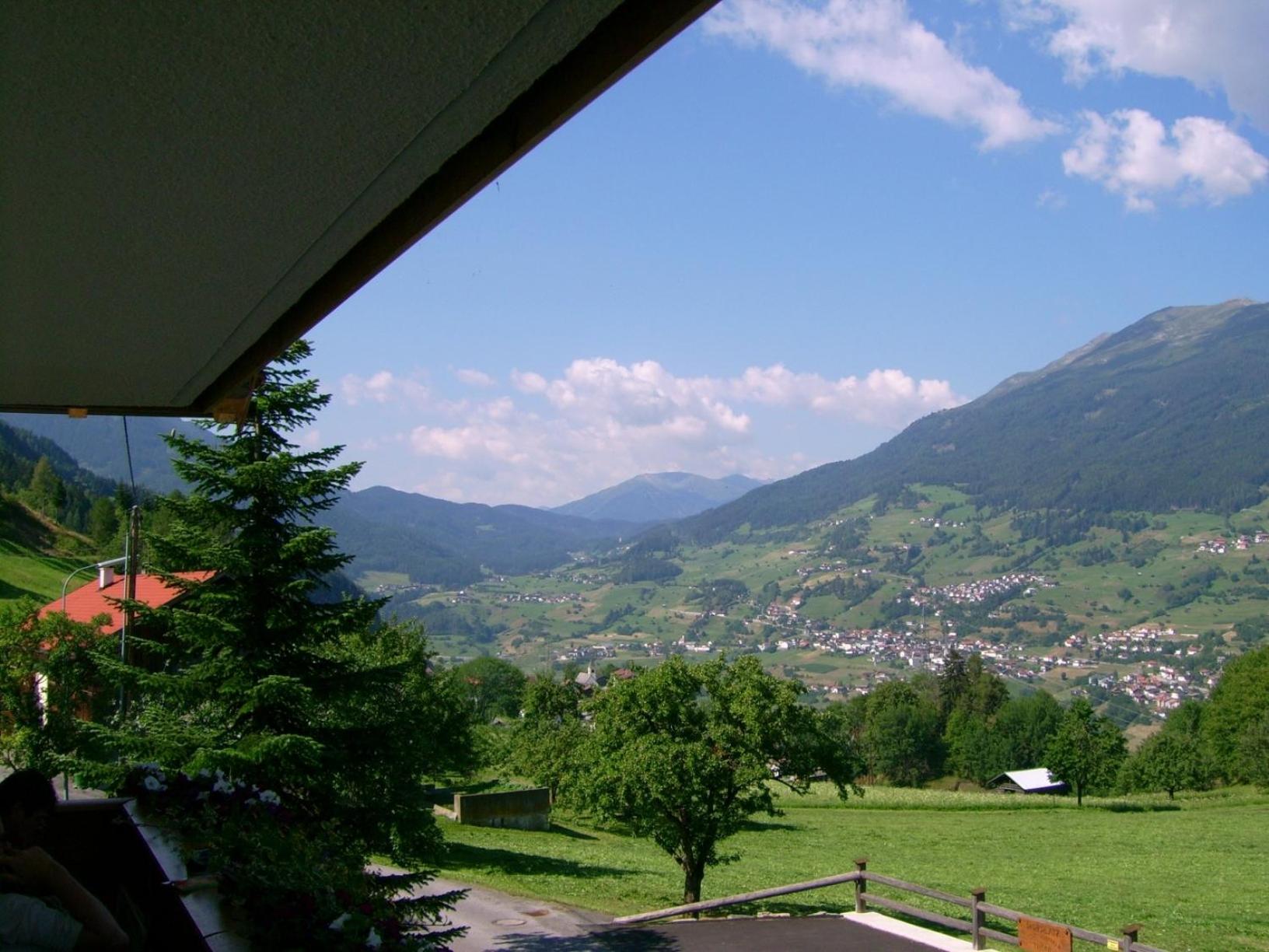 Four-Bedroom Apartment with Balcony photo 2