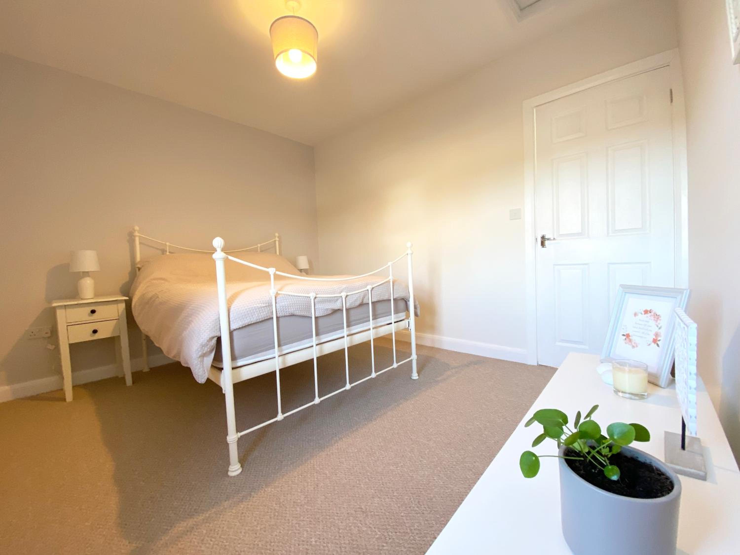Two-Bedroom House - Photo 4
