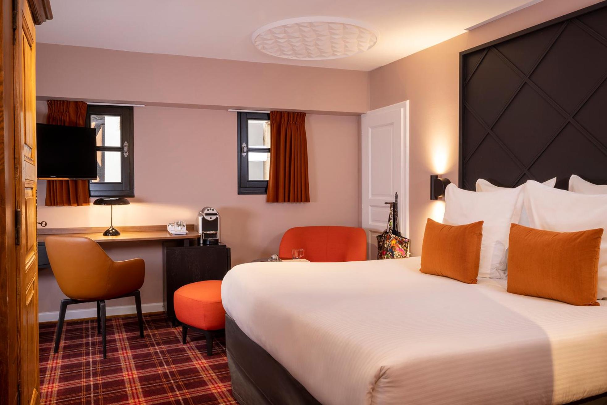 Standard Double Room - Photo 12