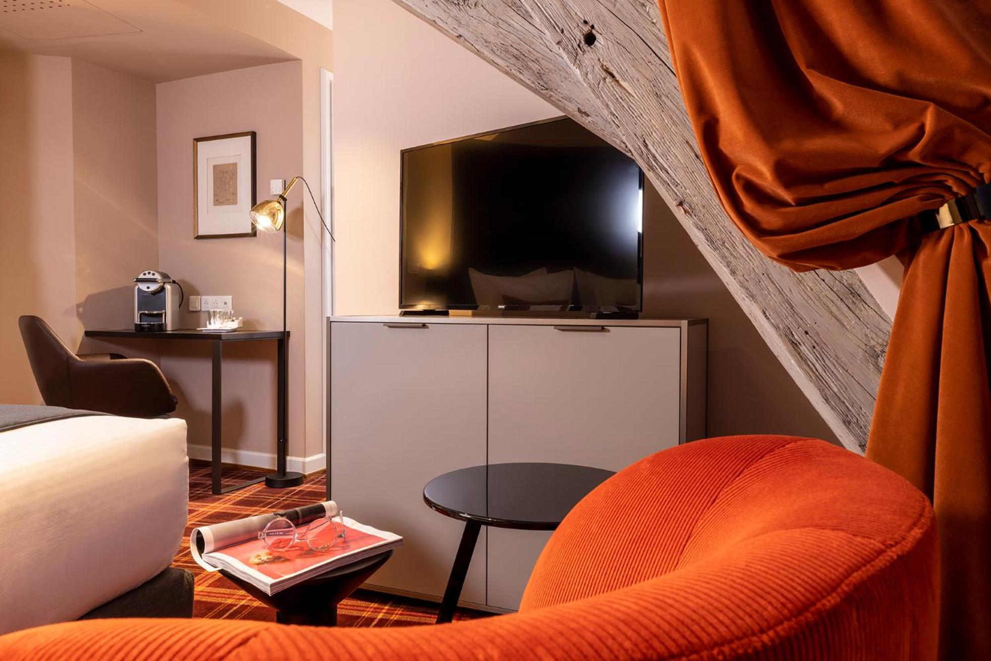 Standard Double Room - Photo 11