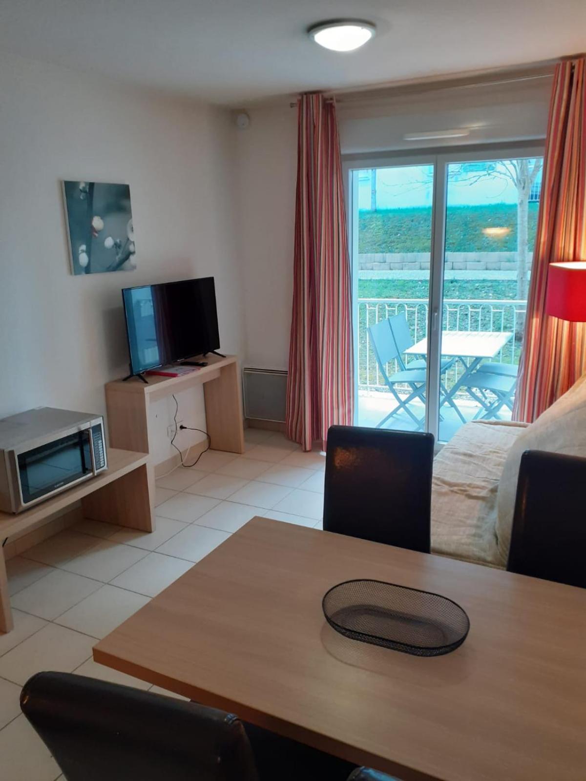 Apartment with Balcony photo 1